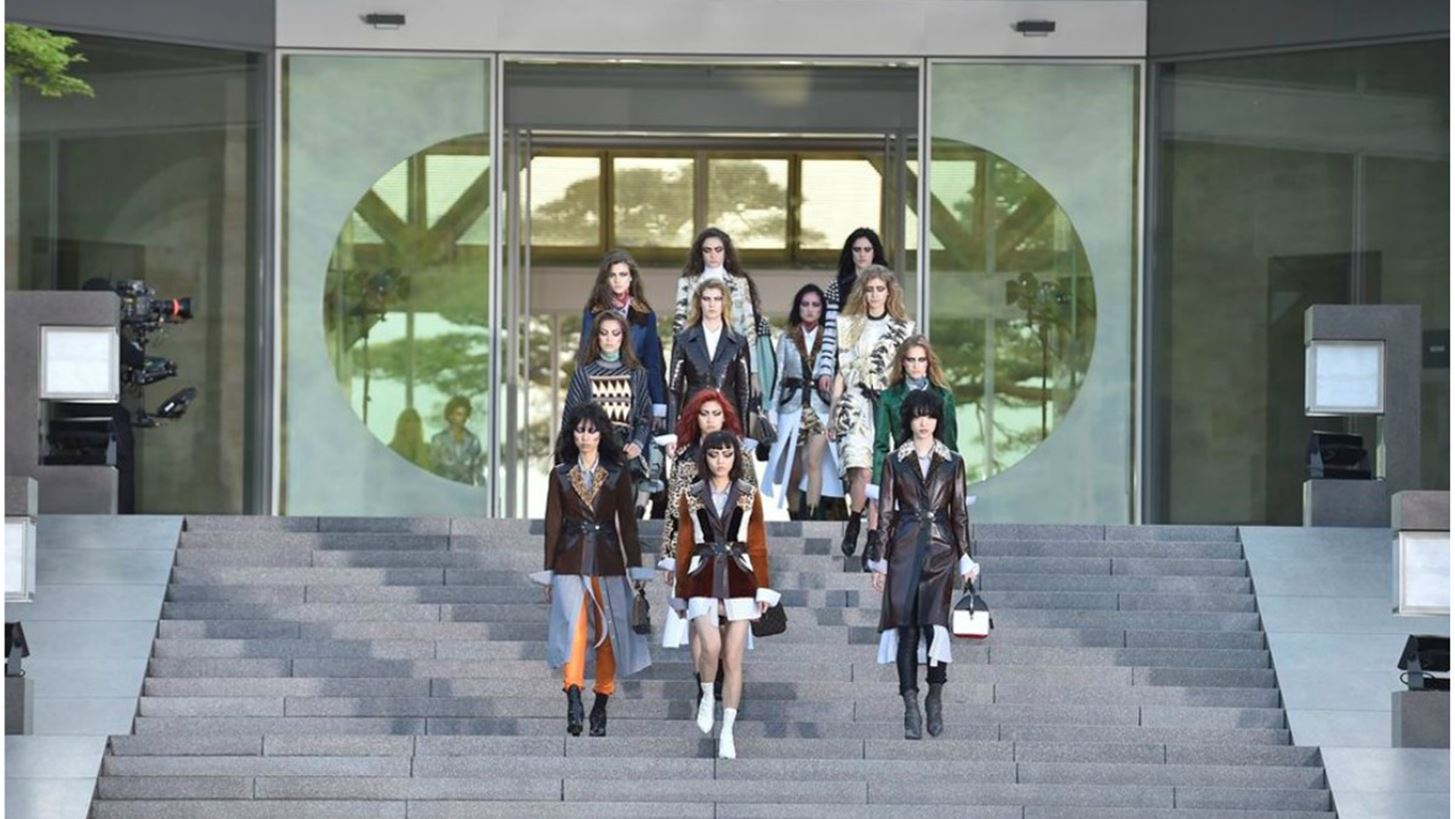 &#x39F; &#x3BF;&#x3AF;&#x3BA;&#x3BF;&#x3C2; Louis Vuitton &#x3B1;&#x3BD;&#x3B1;&#x3BA;&#x3BF;&#x3B9;&#x3BD;&#x3CE;&#x3BD;&#x3B5;&#x3B9; &#x3C4;&#x3BF; &#x3BD;&#x3AD;&#x3BF; (&#x3BC;&#x3B1;&#x3B3;&#x3B5;&#x3C5;&#x3C4;&#x3B9;&#x3BA;&#x3CC;) &#x3BC;&#x3AD;&#x3C1;&#x3BF;&#x3C2; &#x3C0;&#x3BF;&#x3C5; &#x3B8;&#x3B1; &#x3C0;&#x3B1;&#x3C1;&#x3BF;&#x3C5;&#x3C3;&#x3B9;&#x3AC;&#x3C3;&#x3B5;&#x3B9; &#x3C4;&#x3B7;&#x3BD; Cruise &#x3C3;&#x3C5;&#x3BB;&#x3BB;&#x3BF;&#x3B3;&#x3AE; &#x3C4;&#x3BF;&#x3C5;