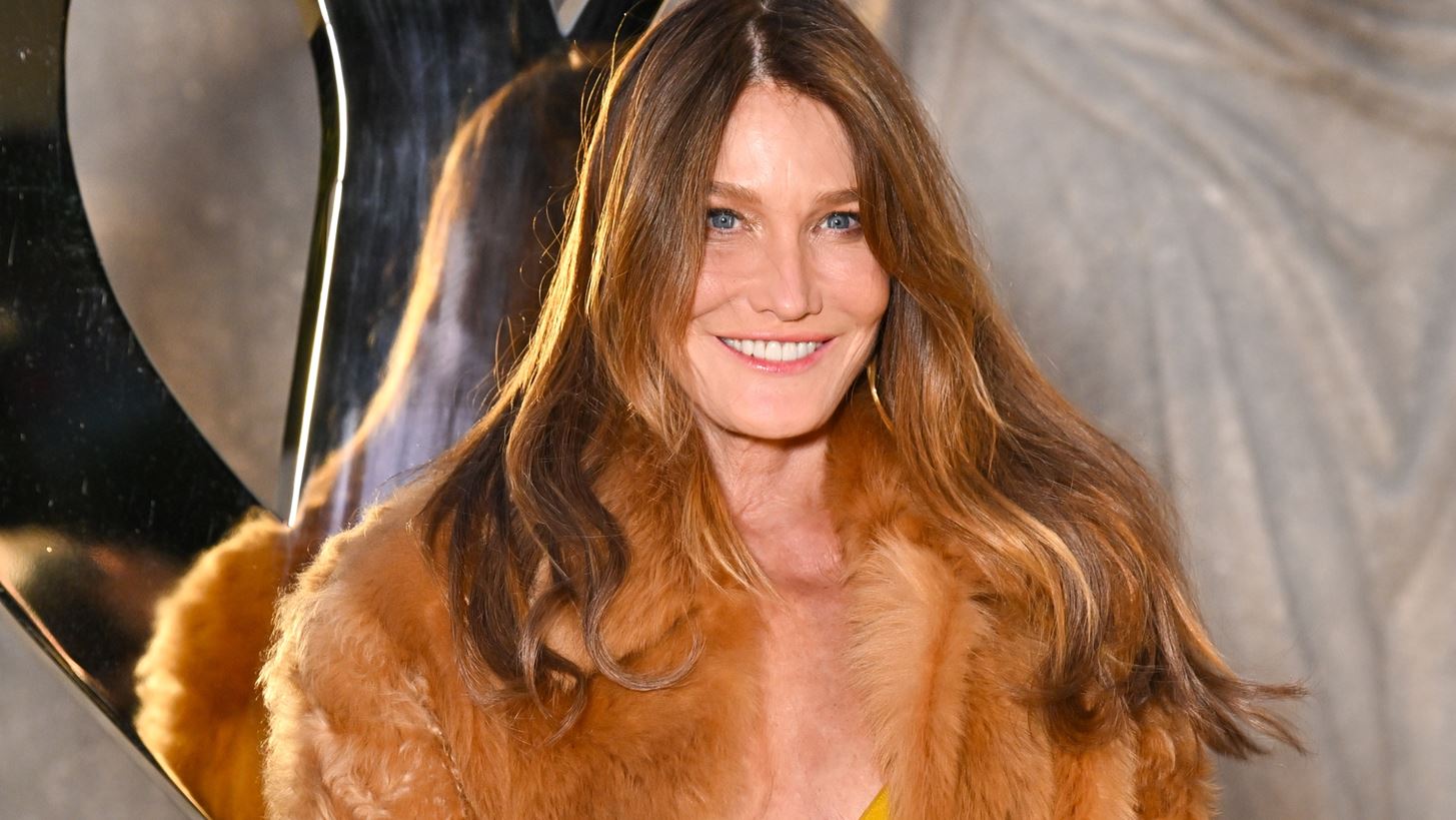 Carla Bruni | &#x3A3;&#x3C4;&#x3B7;&#x3BD; Paris Fashion Week &#x3BC;&#x3B5;&#x3C4;&#x3AC; &#x3C4;&#x3B7; &#x3C6;&#x3C5;&#x3BB;&#x3AC;&#x3BA;&#x3B9;&#x3C3;&#x3B7; &#x3C4;&#x3BF;&#x3C5; Nicolas Sarkozy - &#x397; &#x3BA;&#x3AF;&#x3BD;&#x3B7;&#x3C3;&#x3B7; &#x3C0;&#x3BF;&#x3C5; &#x3C3;&#x3C5;&#x3B6;&#x3B7;&#x3C4;&#x3AE;&#x3B8;&#x3B7;&#x3BA;&#x3B5;