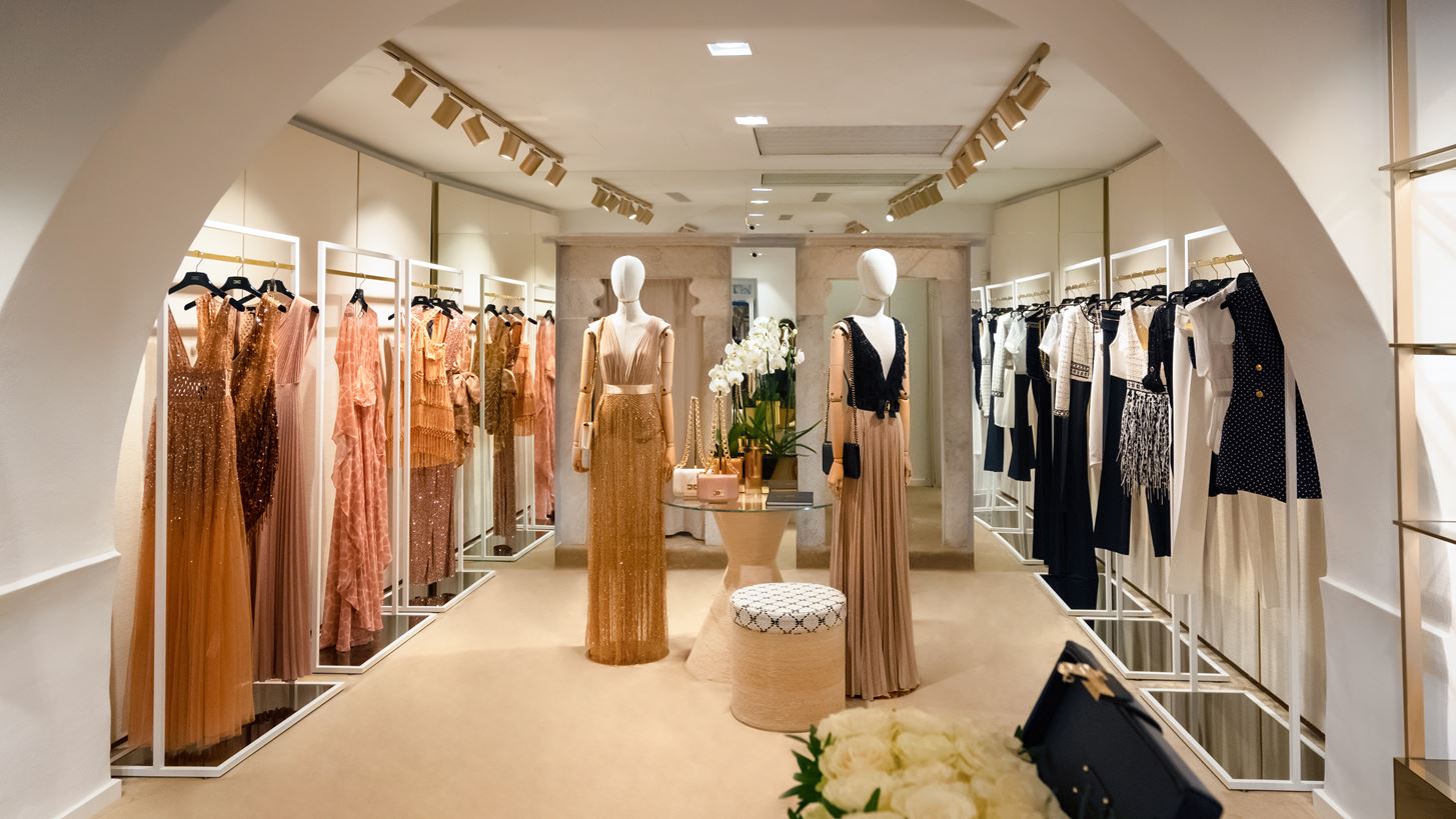 H &#x39C;&#x3CD;&#x3BA;&#x3BF;&#x3BD;&#x3BF;&#x3C2; &#x3C5;&#x3C0;&#x3BF;&#x3B4;&#x3AD;&#x3C7;&#x3B5;&#x3C4;&#x3B1;&#x3B9; &#x3C4;&#x3B7;&#x3BD; Elisabetta Franchi