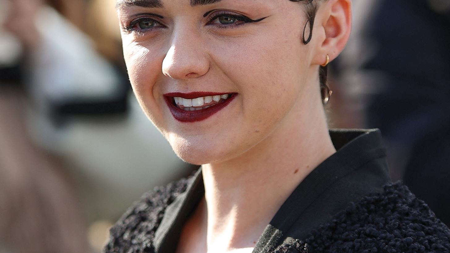 Maisie Williams | H &quot;&#x3BC;&#x3B9;&#x3BA;&#x3C1;&#x3AE;&quot; &#x3C4;&#x3BF;&#x3C5; Game of Thrones &#x3C3;&#x3C4;&#x3B7;&#x3C1;&#x3AF;&#x3B6;&#x3B5;&#x3B9; &#x3C4;&#x3BF; &#x3A4;he Mazi Project