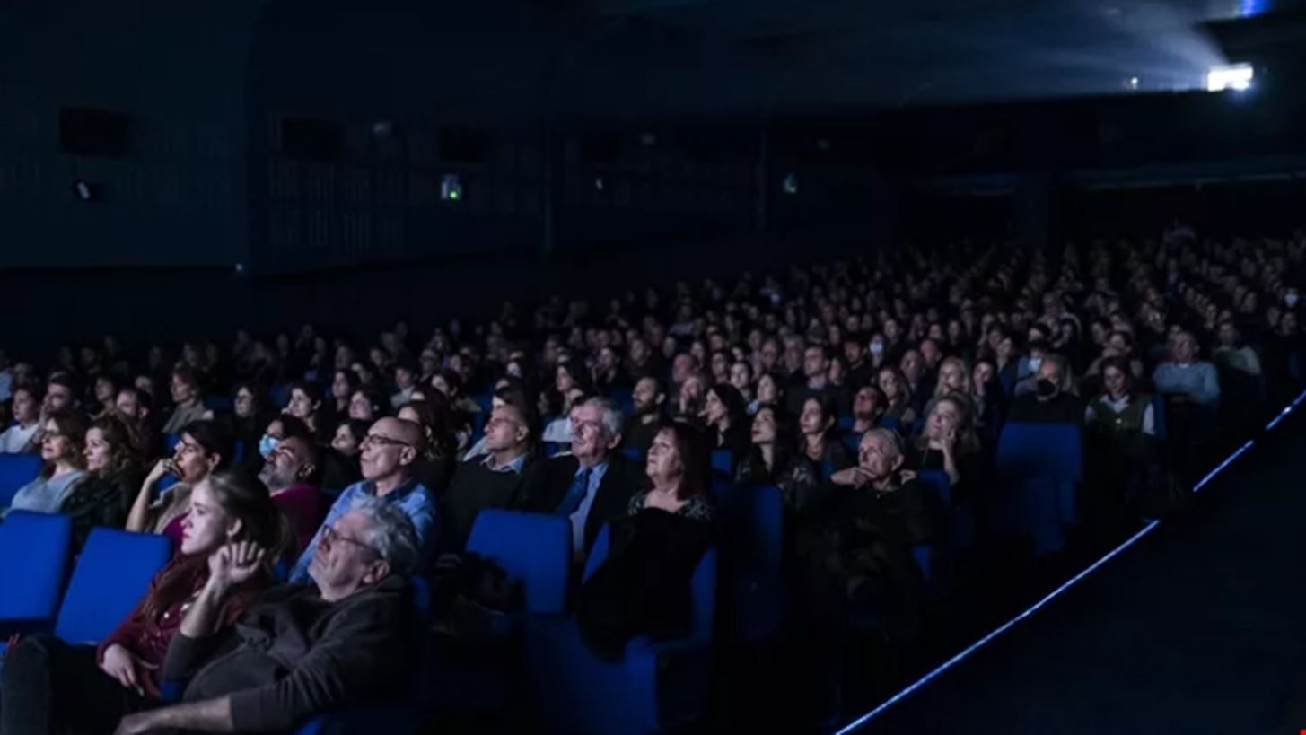 &#x397; &#x393;&#x3B9;&#x3BF;&#x3C1;&#x3C4;&#x3AE; &#x3C4;&#x3BF;&#x3C5; &#x3A3;&#x3B9;&#x3BD;&#x3B5;&#x3BC;&#x3AC; &#x3B5;&#x3C0;&#x3B9;&#x3C3;&#x3C4;&#x3C1;&#x3AD;&#x3C6;&#x3B5;&#x3B9; &#x3C3;&#x3C4;&#x3B9;&#x3C2; 31 &#x39F;&#x3BA;&#x3C4;&#x3C9;&#x3B2;&#x3C1;&#x3AF;&#x3BF;&#x3C5; &#x3BC;&#x3B5; &#x20AC; 2 &#x3B5;&#x3AF;&#x3C3;&#x3BF;&#x3B4;&#x3BF; &#x3C3;&#x3B5; &#x3CC;&#x3BB;&#x3BF;&#x3C5;&#x3C2; &#x3C4;&#x3BF;&#x3C5;&#x3C2; &#x3BA;&#x3B9;&#x3BD;&#x3B7;&#x3BC;&#x3B1;&#x3C4;&#x3BF;&#x3B3;&#x3C1;&#x3AC;&#x3C6;&#x3BF;&#x3C5;&#x3C2;