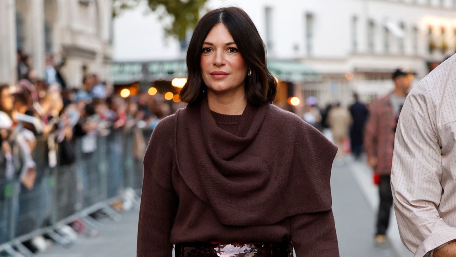 Το καφέ πουλόβερ από τη Mango που θα φορέσεις ακόμα και σε βραδινές εξόδους