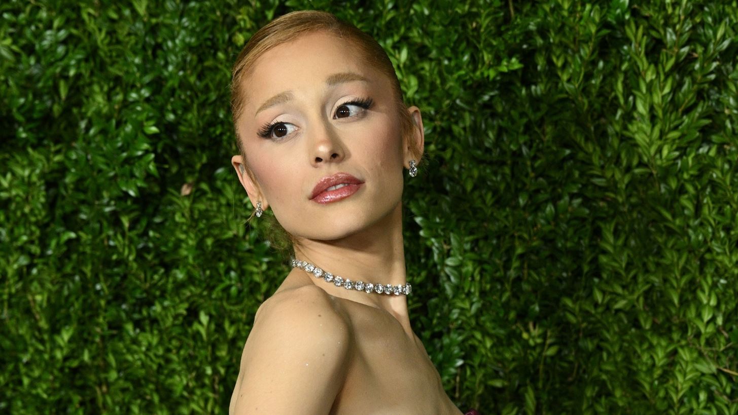 Ariana Grande | &#x393;&#x3B9;&#x3B1;&#x3C4;&#x3AF; &#x3B4;&#x3B5;&#x3BD; &#x3B8;&#x3B1; &#x3B5;&#x3C0;&#x3B9;&#x3C3;&#x3C4;&#x3C1;&#x3AD;&#x3C8;&#x3B5;&#x3B9; &#x3C0;&#x3BF;&#x3C4;&#x3AD; &#x3C9;&#x3C2; &#x3BA;&#x3C1;&#x3B9;&#x3C4;&#x3AE;&#x3C2; &#x3C3;&#x3C4;&#x3BF; The Voice