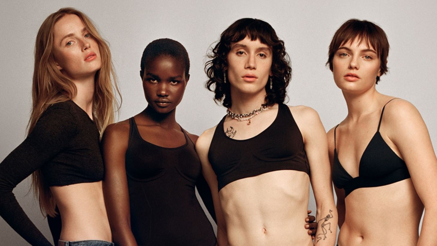 &#x397; Calvin Klein &#x3C0;&#x3B1;&#x3C1;&#x3BF;&#x3C5;&#x3C3;&#x3B9;&#x3AC;&#x3B6;&#x3B5;&#x3B9; &#x3C4;&#x3B7;&#x3BD; Fall 2022 &#x3BA;&#x3B1;&#x3BC;&#x3C0;&#x3AC;&#x3BD;&#x3B9;&#x3B1; &#x3BC;&#x3B5; &#x3C4;&#x3BF;&#x3C5;&#x3C2; &quot;Culture Shapers&quot; &#x3C0;&#x3C1;&#x3C9;&#x3C4;&#x3B1;&#x3B3;&#x3C9;&#x3BD;&#x3B9;&#x3C3;&#x3C4;&#x3AD;&#x3C2;