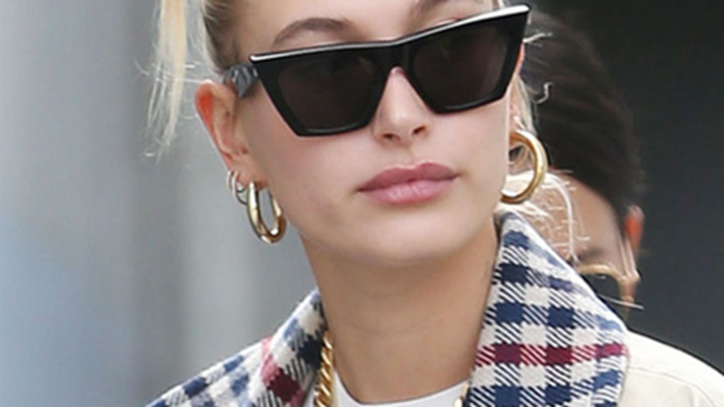 Hailey Bieber | &#x394;&#x3B5;&#x3C2; &#x3C4;&#x3BF; (&#x3C4;&#x3AD;&#x3BB;&#x3B5;&#x3B9;&#x3BF;) &#x3BD;&#x3AD;&#x3BF; tattoo &#x3C3;&#x3C4;&#x3BF; &#x3B4;&#x3AC;&#x3C7;&#x3C4;&#x3C5;&#x3BB;&#x3CC; &#x3C4;&#x3B7;&#x3C2;