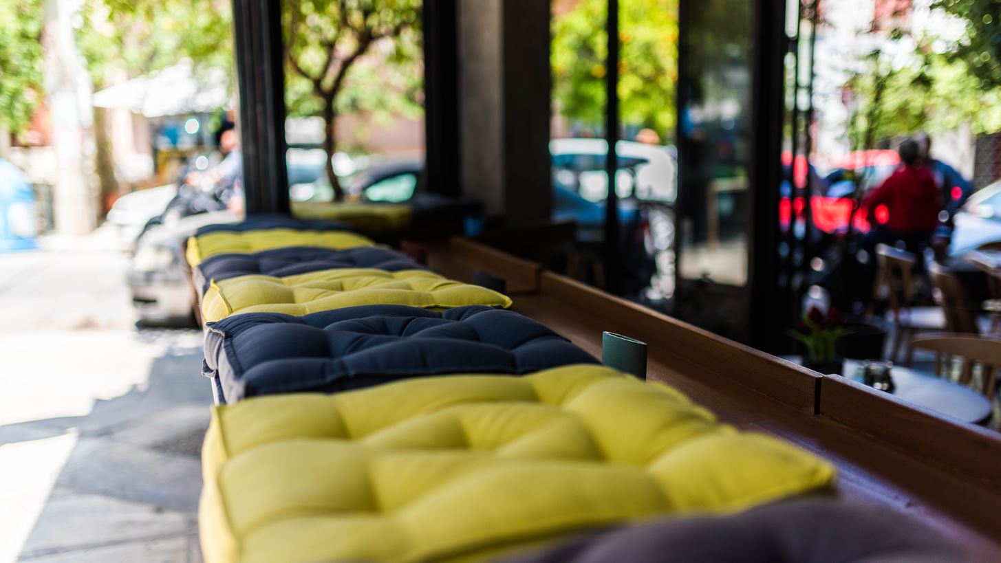 &#x388;&#x3BD;&#x3B1; wine bar &#x3B3;&#x3B9;&#x3B1; &#x3BB;&#x3AC;&#x3C4;&#x3C1;&#x3B5;&#x3B9;&#x3C2; &#x3C4;&#x3BF;&#x3C5; &#x3BA;&#x3C1;&#x3B1;&#x3C3;&#x3B9;&#x3BF;&#x3CD; &#x3BA;&#x3B1;&#x3B9; &#x3BF;&#x3BD;&#x3B5;&#x3B9;&#x3C1;&#x3BF;&#x3C0;&#x3CC;&#x3BB;&#x3BF;&#x3C5;&#x3C2;