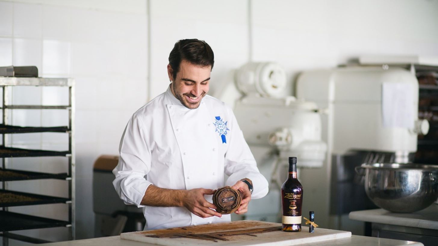 &#x38C;&#x3C4;&#x3B1;&#x3BD; &#x3C4;&#x3BF; &#x3C1;&#x3BF;&#x3CD;&#x3BC;&#x3B9; Zacapa Solera 23 &#x3C3;&#x3C5;&#x3BD;&#x3AC;&#x3BD;&#x3C4;&#x3B7;&#x3C3;&#x3B5; &#x3B3;&#x3B9;&#x3B1; &#x3B4;&#x3B5;&#x3CD;&#x3C4;&#x3B5;&#x3C1;&#x3B7; &#x3C6;&#x3BF;&#x3C1;&#x3AC; &#x3C4;&#x3BF;&#x3BD; &#x3B4;&#x3B7;&#x3BC;&#x3B9;&#x3BF;&#x3C5;&#x3C1;&#x3B3;&#x3B9;&#x3BA;&#x3CC; chef patissier &#x3A6;&#x3AF;&#x3BB;&#x3B9;&#x3C0;&#x3C0;&#x3BF; &#x3A0;&#x3B1;&#x3C0;&#x3B1;&#x3C3;&#x3C0;&#x3CD;&#x3C1;&#x3BF;&#x3C5;