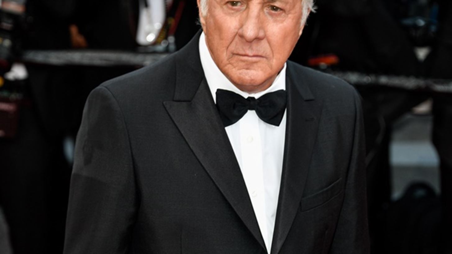 Dustin Hoffman: &#x39A;&#x3B1;&#x3C4;&#x3B7;&#x3B3;&#x3BF;&#x3C1;&#x3B5;&#x3AF;&#x3C4;&#x3B1;&#x3B9; &#x3B3;&#x3B9;&#x3B1; &#x3C3;&#x3B5;&#x3BE;&#x3BF;&#x3C5;&#x3B1;&#x3BB;&#x3B9;&#x3BA;&#x3AE; &#x3C0;&#x3B1;&#x3C1;&#x3B5;&#x3BD;&#x3CC;&#x3C7;&#x3BB;&#x3B7;&#x3C3;&#x3B7; 17&#x3C7;&#x3C1;&#x3BF;&#x3BD;&#x3B7;&#x3C2;