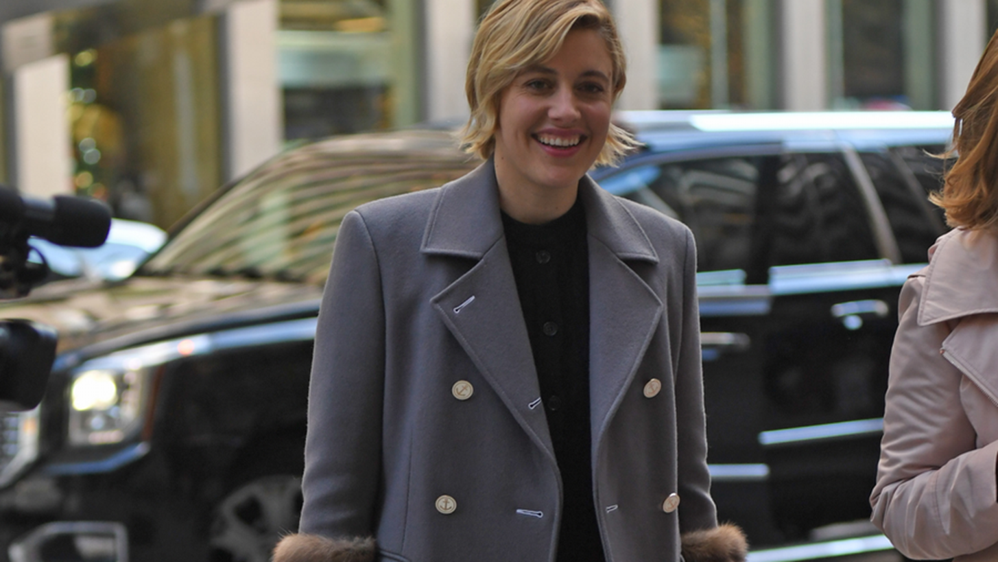 &#x397; Greta Gerwig &#x3C6;&#x3CC;&#x3C1;&#x3B5;&#x3C3;&#x3B5; &#x3C4;&#x3BF; &#x3C0;&#x3B9;&#x3BF; &quot;&#x3BA;&#x3B9;&#x3BD;&#x3B7;&#x3BC;&#x3B1;&#x3C4;&#x3BF;&#x3B3;&#x3C1;&#x3B1;&#x3C6;&#x3B9;&#x3BA;&#x3CC;&quot; &#x3C0;&#x3B1;&#x3BB;&#x3C4;&#x3CC; &#x3C4;&#x3B7;&#x3C2; &#x3C3;&#x3B5;&#x3B6;&#x3CC;&#x3BD;