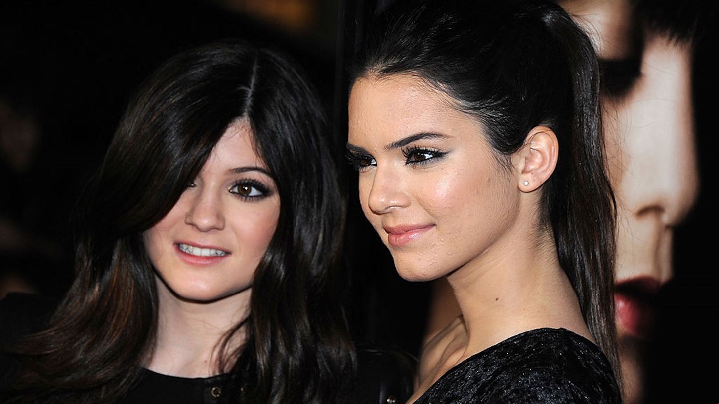 "Όλο το διαδίκτυο νομίζει ότι έχω κάνει ολική ανακατασκευή προσώπου": Η Kendall Jenner μιλά για τις αισθητικές επεμβάσεις της