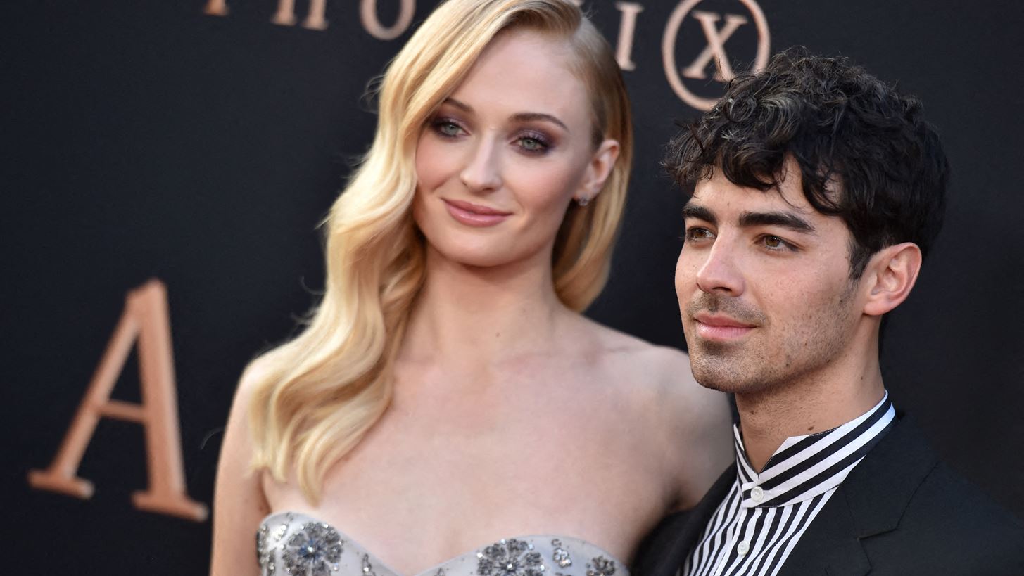 Sophie Turner | &#x3A4;&#x3B7;&#x3C2; &#x3BB;&#x3B5;&#x3AF;&#x3C0;&#x3B5;&#x3B9; &#x3B7; &#x3BA;&#x3BF;&#x3B9;&#x3BB;&#x3B9;&#x3AC; &#x3C4;&#x3B7;&#x3C2; &#x3B5;&#x3B3;&#x3BA;&#x3C5;&#x3BC;&#x3BF;&#x3C3;&#x3CD;&#x3BD;&#x3B7;&#x3C2;