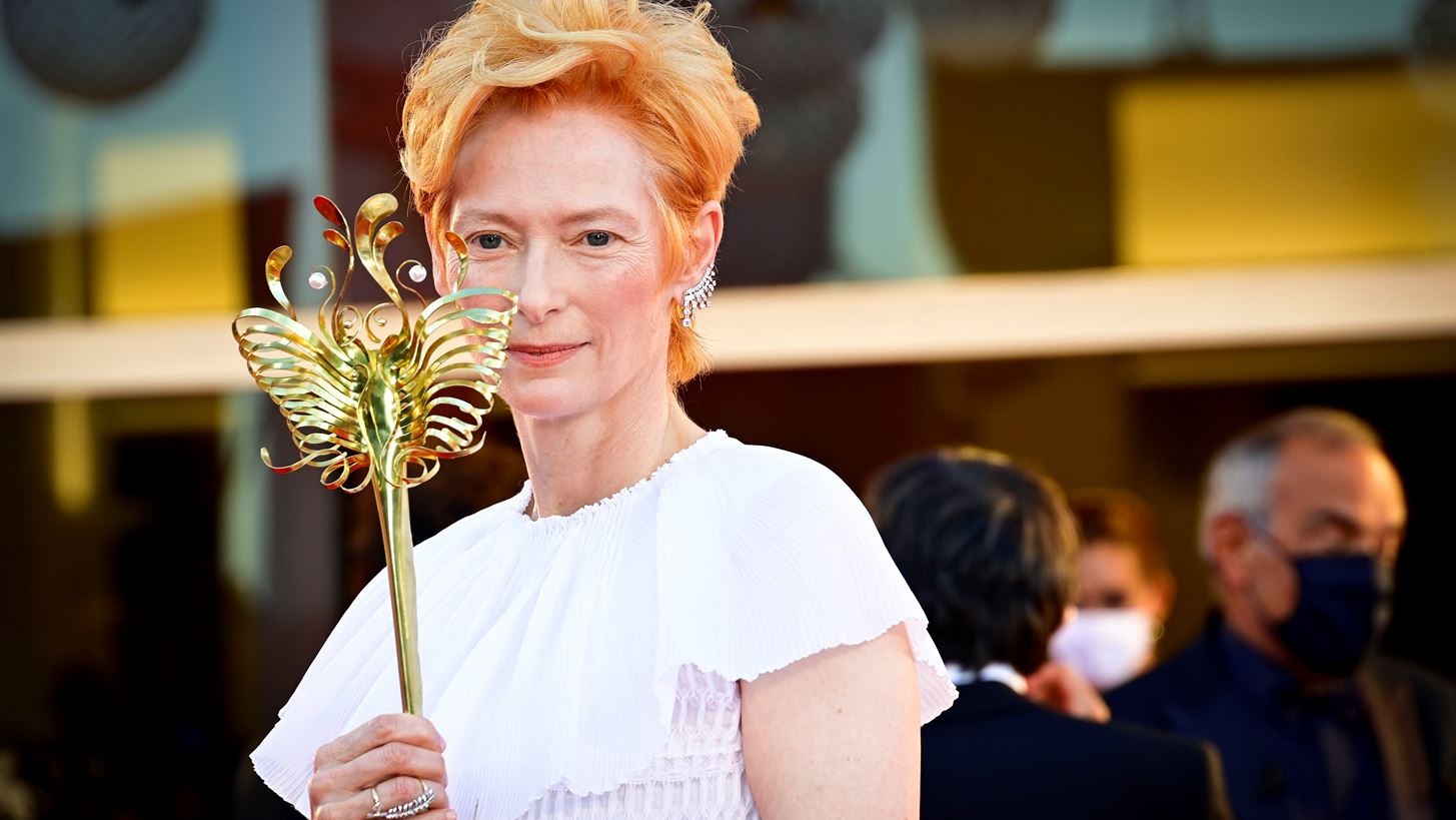 &#x397; Tilda Swinton &#x3B5;&#x3AF;&#x3BD;&#x3B1;&#x3B9; &#x3C4;&#x3BF; style icon &#x3C0;&#x3BF;&#x3C5; &#x3B8;&#x3B1;&#x3C5;&#x3BC;&#x3AC;&#x3B6;&#x3BF;&#x3C5;&#x3BC;&#x3B5;