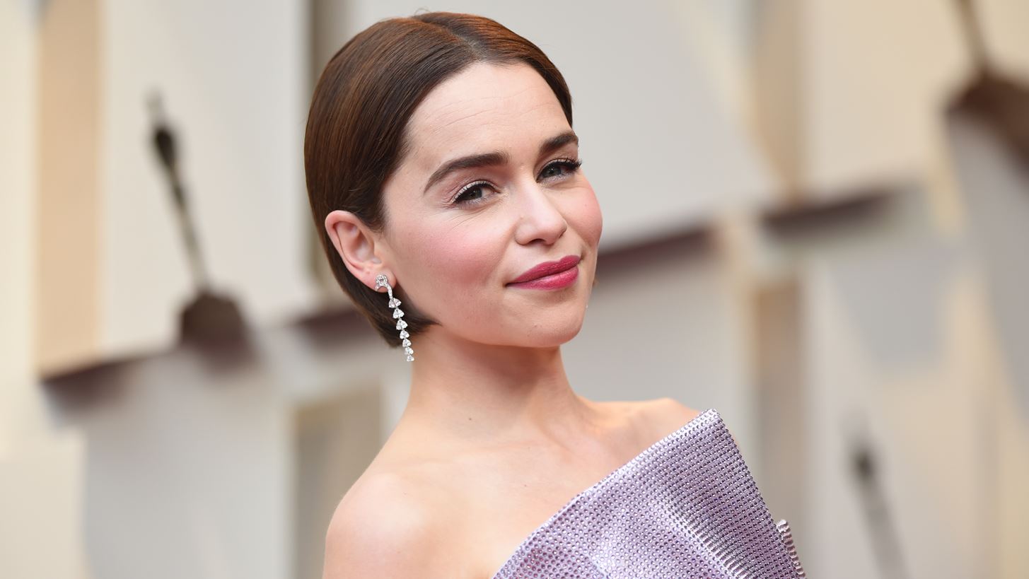 &#x397; Emilia Clarke &#x3B5;&#x3BE;&#x3B7;&#x3B3;&#x3B5;&#x3AF; &#x3B3;&#x3B9;&#x3B1;&#x3C4;&#x3AF; &#x3B1;&#x3C0;&#x3AD;&#x3C1;&#x3C1;&#x3B9;&#x3C8;&#x3B5; &#x3C4;&#x3BF;&#x3BD; &#x3C1;&#x3CC;&#x3BB;&#x3BF; &#x3C3;&#x3C4;&#x3B9;&#x3C2; &quot;50 &#x391;&#x3C0;&#x3BF;&#x3C7;&#x3C1;&#x3CE;&#x3C3;&#x3B5;&#x3B9;&#x3C2; &#x3C4;&#x3BF;&#x3C5; &#x393;&#x3BA;&#x3C1;&#x3B9;&quot;