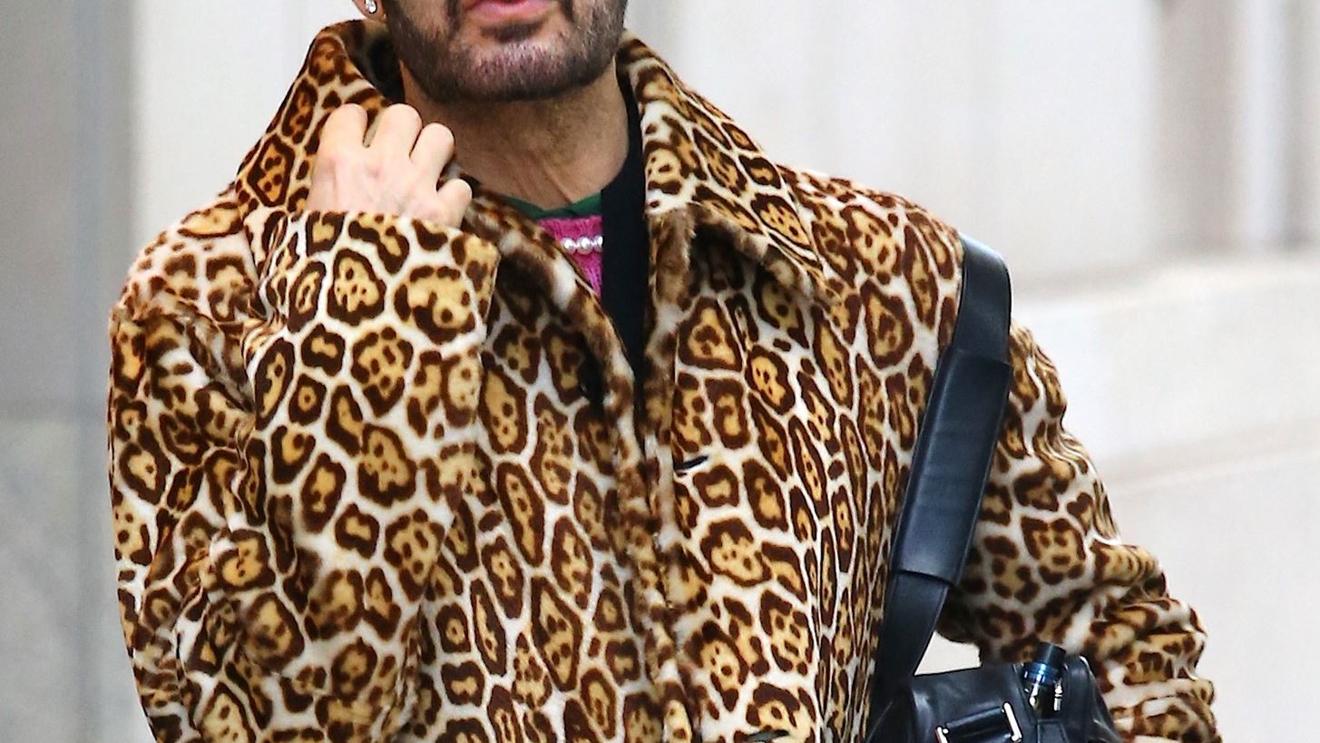 Marc Jacobs | &#x3A0;&#x3AE;&#x3B3;&#x3B5; &#x3BD;&#x3B1; &#x3B5;&#x3BC;&#x3B2;&#x3BF;&#x3BB;&#x3B9;&#x3B1;&#x3C3;&#x3C4;&#x3B5;&#x3AF; &#x3C6;&#x3BF;&#x3C1;&#x3CE;&#x3BD;&#x3C4;&#x3B1;&#x3C2; &#x3C4;&#x3BF; &#x3C0;&#x3B9;&#x3BF; &#x3B5;&#x3BA;&#x3BA;&#x3B5;&#x3BD;&#x3C4;&#x3C1;&#x3B9;&#x3BA;&#x3CC; outfit