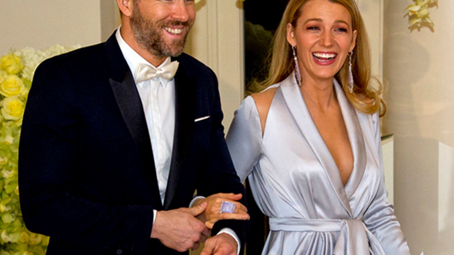 Ryan Reynolds: &#x3A0;&#x3CE;&#x3C2; &#x3B1;&#x3B9;&#x3C3;&#x3B8;&#x3AC;&#x3BD;&#x3B5;&#x3C4;&#x3B1;&#x3B9; &#x3B3;&#x3B9;&#x3B1; &#x3C4;&#x3B9;&#x3C2; &#x3B5;&#x3C1;&#x3C9;&#x3C4;&#x3B9;&#x3BA;&#x3AD;&#x3C2; &#x3C3;&#x3BA;&#x3B7;&#x3BD;&#x3AD;&#x3C2; &#x3C4;&#x3B7;&#x3C2; Blake Lively;