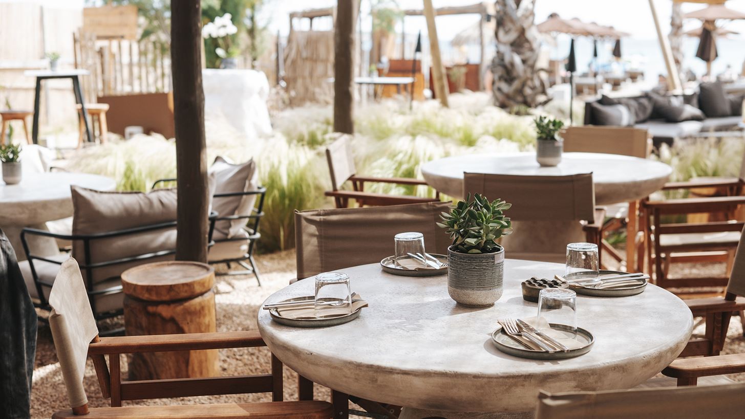 The C Beach Restaurant | &#x39C;&#x3B9;&#x3B1; &#x3BE;&#x3B5;&#x3C7;&#x3C9;&#x3C1;&#x3B9;&#x3C3;&#x3C4;&#x3AE; jazz &#x3B2;&#x3C1;&#x3B1;&#x3B4;&#x3B9;&#x3AC; &#x3B4;&#x3AF;&#x3C0;&#x3BB;&#x3B1; &#x3C3;&#x3C4;&#x3B7; &#x3B8;&#x3AC;&#x3BB;&#x3B1;&#x3C3;&#x3C3;&#x3B1;