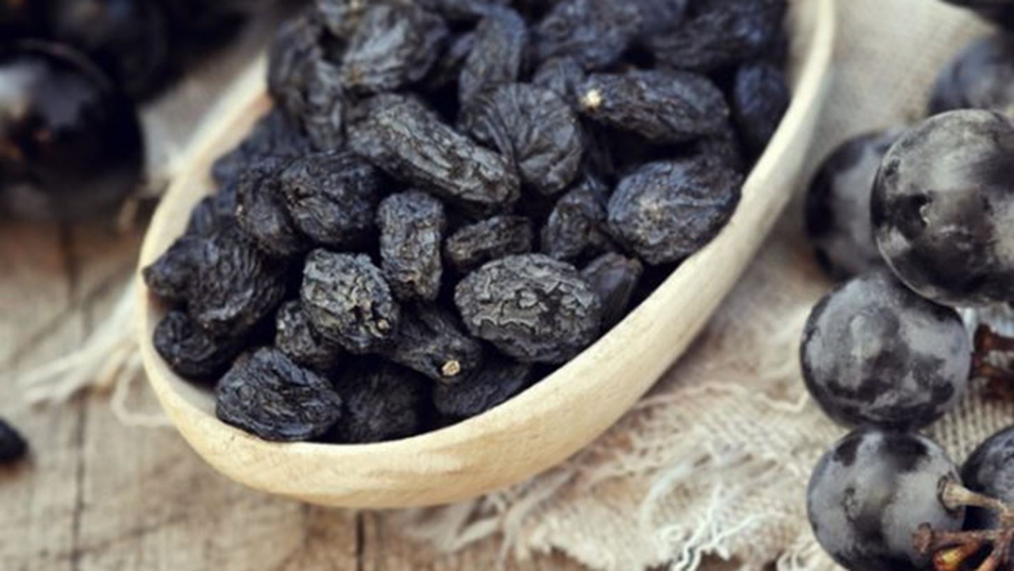 Μαύρη κορινθιακή σταφίδα: Δες τα οφέλη της και γιατί πρέπει να την εντάξεις στη διατροφή σου