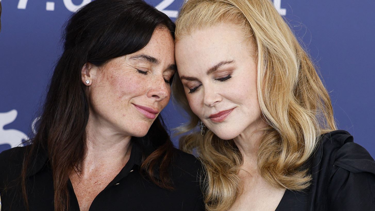Nicole Kidman | &#x3A0;&#x3AD;&#x3B8;&#x3B1;&#x3BD;&#x3B5; &#x3B7; &#x3BC;&#x3B7;&#x3C4;&#x3AD;&#x3C1;&#x3B1; &#x3C4;&#x3B7;&#x3C2;, &#x3BB;&#x3AF;&#x3B3;&#x3BF; &#x3C0;&#x3C1;&#x3B9;&#x3BD; &#x3C0;&#x3B1;&#x3C1;&#x3B1;&#x3BB;&#x3AC;&#x3B2;&#x3B5;&#x3B9; &#x3AD;&#x3BD;&#x3B1; &#x3B1;&#x3C0;&#x3CC; &#x3C4;&#x3B1; &#x3C3;&#x3B7;&#x3BC;&#x3B1;&#x3BD;&#x3C4;&#x3B9;&#x3BA;&#x3CC;&#x3C4;&#x3B5;&#x3C1;&#x3B1; &#x3B2;&#x3C1;&#x3B1;&#x3B2;&#x3B5;&#x3AF;&#x3B1; &#x3C4;&#x3BF;&#x3C5; 81&#x3BF;&#x3C5; &#x3A6;&#x3B5;&#x3C3;&#x3C4;&#x3B9;&#x3B2;&#x3AC;&#x3BB; &#x392;&#x3B5;&#x3BD;&#x3B5;&#x3C4;&#x3AF;&#x3B1;&#x3C2;