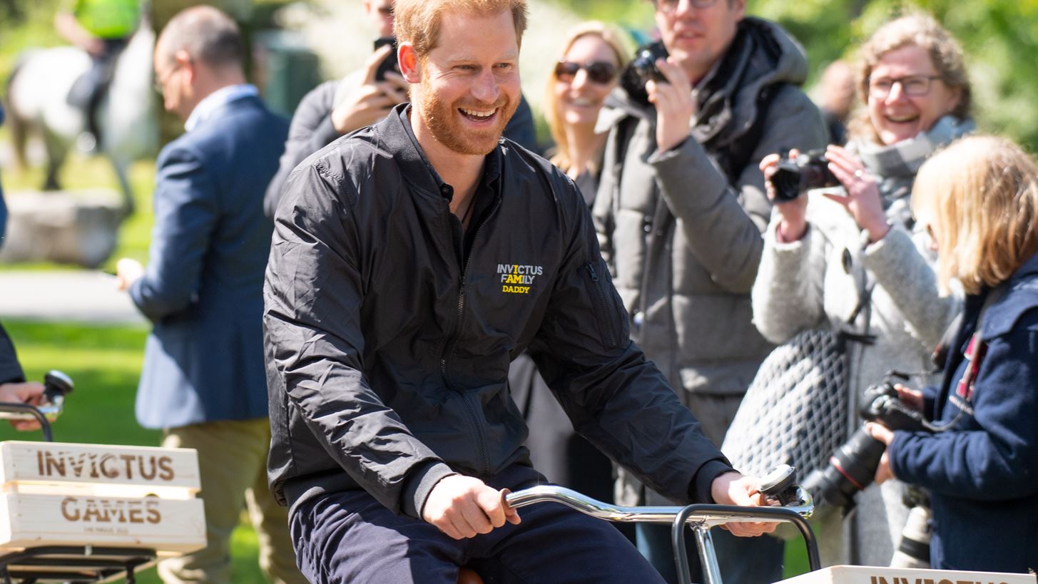 &#x3A0;&#x3CE;&#x3C2; &#x3BF; &#x3C0;&#x3C1;&#x3AF;&#x3B3;&#x3BA;&#x3B9;&#x3C0;&#x3B1;&#x3C2; Harry &#x3B1;&#x3BD;&#x3B1;&#x3BA;&#x3BF;&#x3AF;&#x3BD;&#x3C9;&#x3C3;&#x3B5; &#x3C4;&#x3B7;&#x3BD; &#x3B3;&#x3AD;&#x3BD;&#x3BD;&#x3B7;&#x3C3;&#x3B7; &#x3C4;&#x3BF;&#x3C5; &#x3B3;&#x3B9;&#x3BF;&#x3C5; &#x3C4;&#x3BF;&#x3C5; &#x3C3;&#x3C4;&#x3B7;&#x3BD; &#x3B2;&#x3B1;&#x3C3;&#x3B9;&#x3BB;&#x3B9;&#x3BA;&#x3AE; &#x3BF;&#x3B9;&#x3BA;&#x3BF;&#x3B3;&#x3AD;&#x3BD;&#x3B5;&#x3B9;&#x3B1;