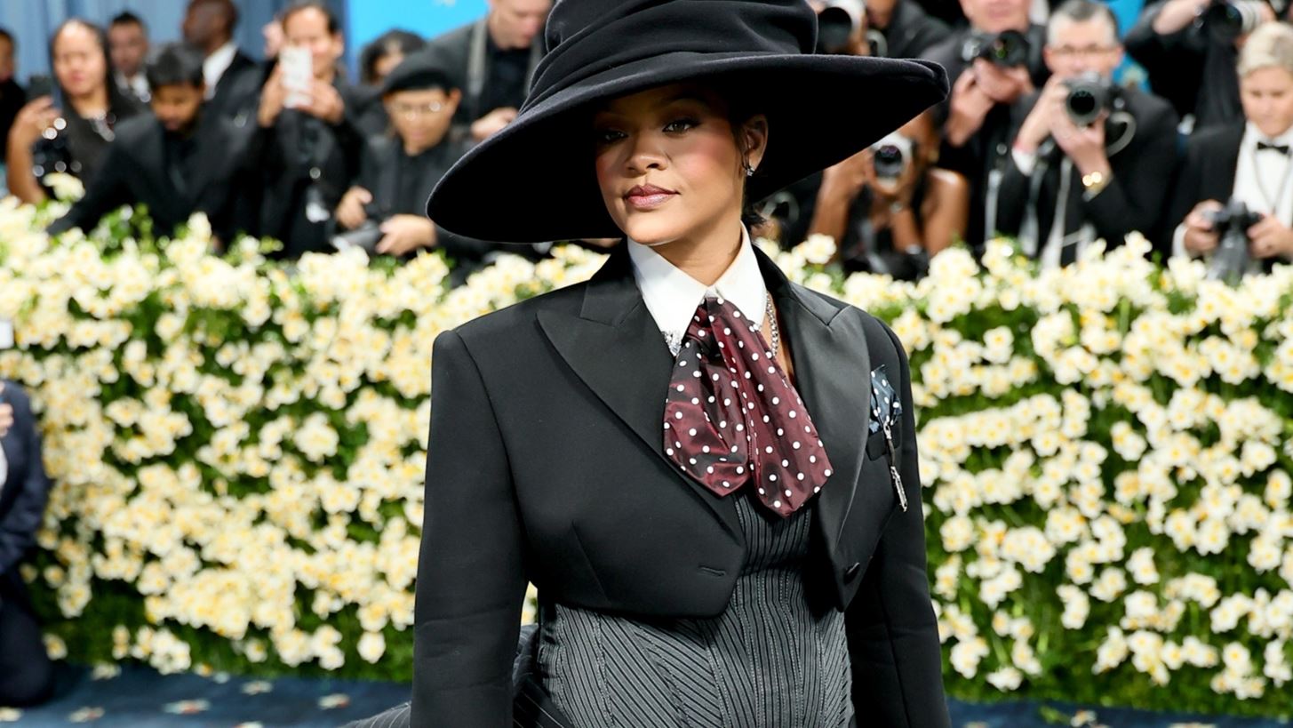 Met Gala 2025 | &#x38C;&#x3BB;&#x3B5;&#x3C2; &#x3BF;&#x3B9; &#x3B5;&#x3BC;&#x3C6;&#x3B1;&#x3BD;&#x3AF;&#x3C3;&#x3B5;&#x3B9;&#x3C2; &#x3C4;&#x3C9;&#x3BD; celebrities &#x3C3;&#x3C4;&#x3BF; &#x3BA;&#x3CC;&#x3BA;&#x3BA;&#x3B9;&#x3BD;&#x3BF; &#x3C7;&#x3B1;&#x3BB;&#x3AF;