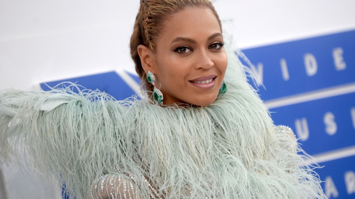 Beyonc&#xE9;: &#x393;&#x3B9;&#x3B1;&#x3C4;&#x3AF; &#x3B8;&#x3C5;&#x3BC;&#x3CE;&#x3BD;&#x3B5;&#x3B9; &#x3BC;&#x3B5; &#x3C4;&#x3B9;&#x3C2; &#x3B1;&#x3BD;&#x3B1;&#x3C1;&#x3C4;&#x3AE;&#x3C3;&#x3B5;&#x3B9;&#x3C2; &#x3C4;&#x3B7;&#x3C2; &#x3BC;&#x3B7;&#x3C4;&#x3AD;&#x3C1;&#x3B1;&#x3C2; &#x3C4;&#x3B7;&#x3C2; &#x3C3;&#x3C4;&#x3B1; social media;