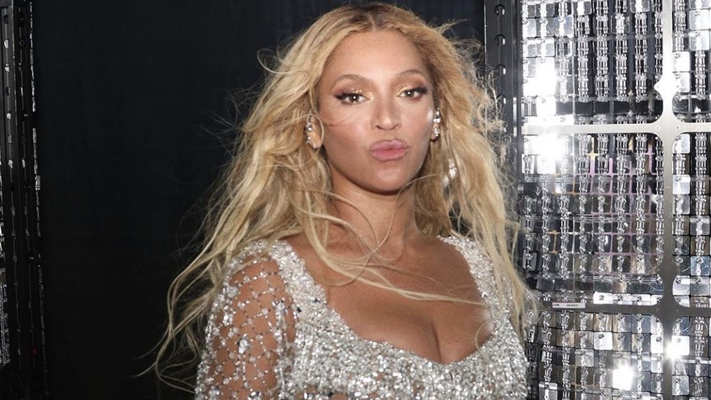 &#x397; Beyonce &#x3C3;&#x3C4;&#x3B7;&#x3C1;&#x3AF;&#x3B6;&#x3B5;&#x3B9; &#x3C4;&#x3B7;&#x3BD; Kamala Harris: &quot;&#x395;&#x3AF;&#x3BC;&#x3B1;&#x3B9; &#x3B5;&#x3B4;&#x3CE; &#x3C9;&#x3C2; &#x3BC;&#x3B7;&#x3C4;&#x3AD;&#x3C1;&#x3B1;&quot; &#x3B5;&#x3AF;&#x3C0;&#x3B5; &#x3C3;&#x3C4;&#x3B7;&#x3BD; &#x3C0;&#x3BF;&#x3BB;&#x3B9;&#x3C4;&#x3B9;&#x3BA;&#x3AE; &#x3C3;&#x3C5;&#x3B3;&#x3BA;&#x3AD;&#x3BD;&#x3C4;&#x3C1;&#x3C9;&#x3C3;&#x3B7; &#x3C3;&#x3C4;&#x3BF; &#x3A4;&#x3AD;&#x3BE;&#x3B1;&#x3C2;