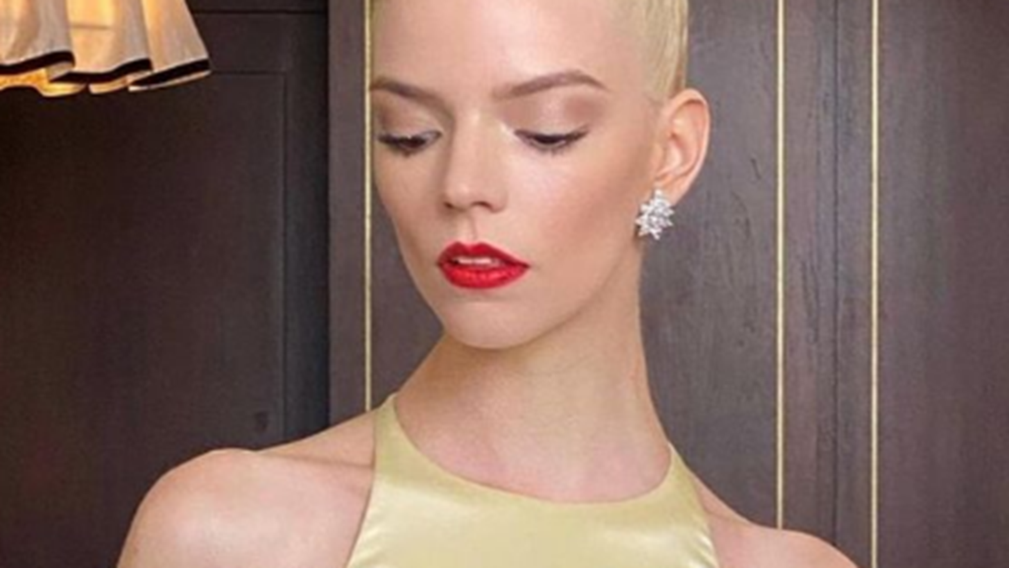 EMMY Awards 2021 | &#x39F;&#x3B9; &#x3B5;&#x3BC;&#x3C6;&#x3B1;&#x3BD;&#x3AF;&#x3C3;&#x3B5;&#x3B9;&#x3C2; &#x3C0;&#x3BF;&#x3C5; &#x3BC;&#x3B1;&#x3C2; &#x3B5;&#x3BC;&#x3C0;&#x3BD;&#x3AD;&#x3BF;&#x3C5;&#x3BD; &#x3B3;&#x3B9;&#x3B1; &#x3C4;&#x3B1; makeup looks &#x3C4;&#x3BF;&#x3C5; &#x3C6;&#x3B8;&#x3B9;&#x3BD;&#x3BF;&#x3C0;&#x3CE;&#x3C1;&#x3BF;&#x3C5;