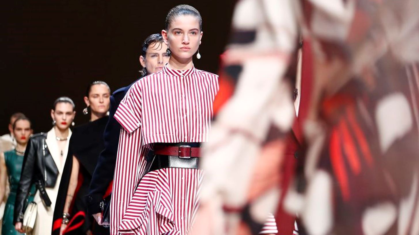 &#x39F;&#x3B9; &#x3BA;&#x3B1;&#x3BB;&#x3B5;&#x3C3;&#x3BC;&#x3AD;&#x3BD;&#x3BF;&#x3B9; &#x3C3;&#x3C4;&#x3BF; show &#x3C4;&#x3BF;&#x3C5; Alexander McQueen &#x3AD;&#x3BB;&#x3B1;&#x3B2;&#x3B1;&#x3BD; &#x3C4;&#x3BF; &#x3C0;&#x3B9;&#x3BF; cosy &#x3BA;&#x3B1;&#x3B9;...&#x3C0;&#x3C1;&#x3B1;&#x3BA;&#x3C4;&#x3B9;&#x3BA;&#x3CC; &#x3B4;&#x3CE;&#x3C1;&#x3BF;!