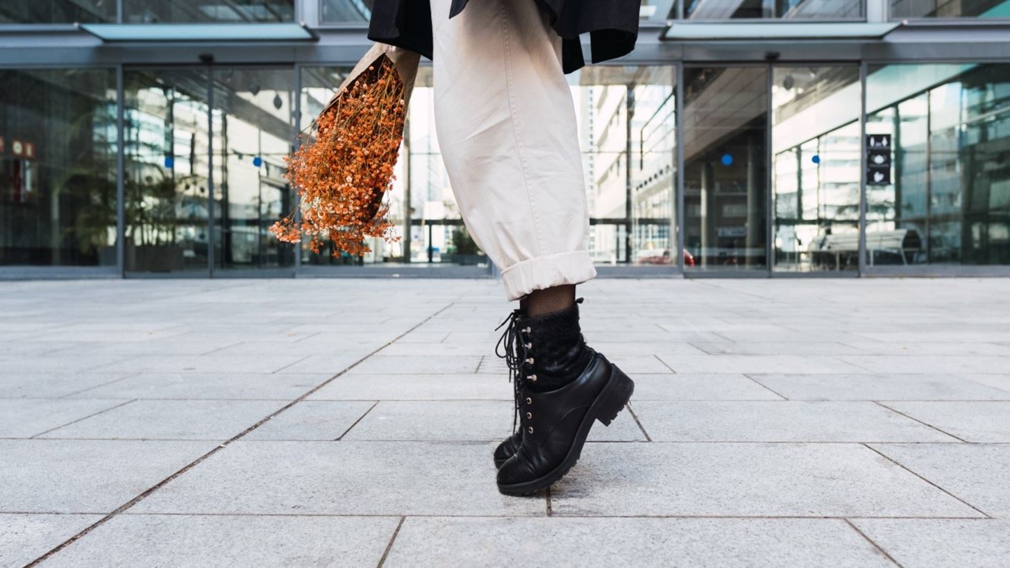 Τι να φορέσετε με μποτάκια στο γραφείο;