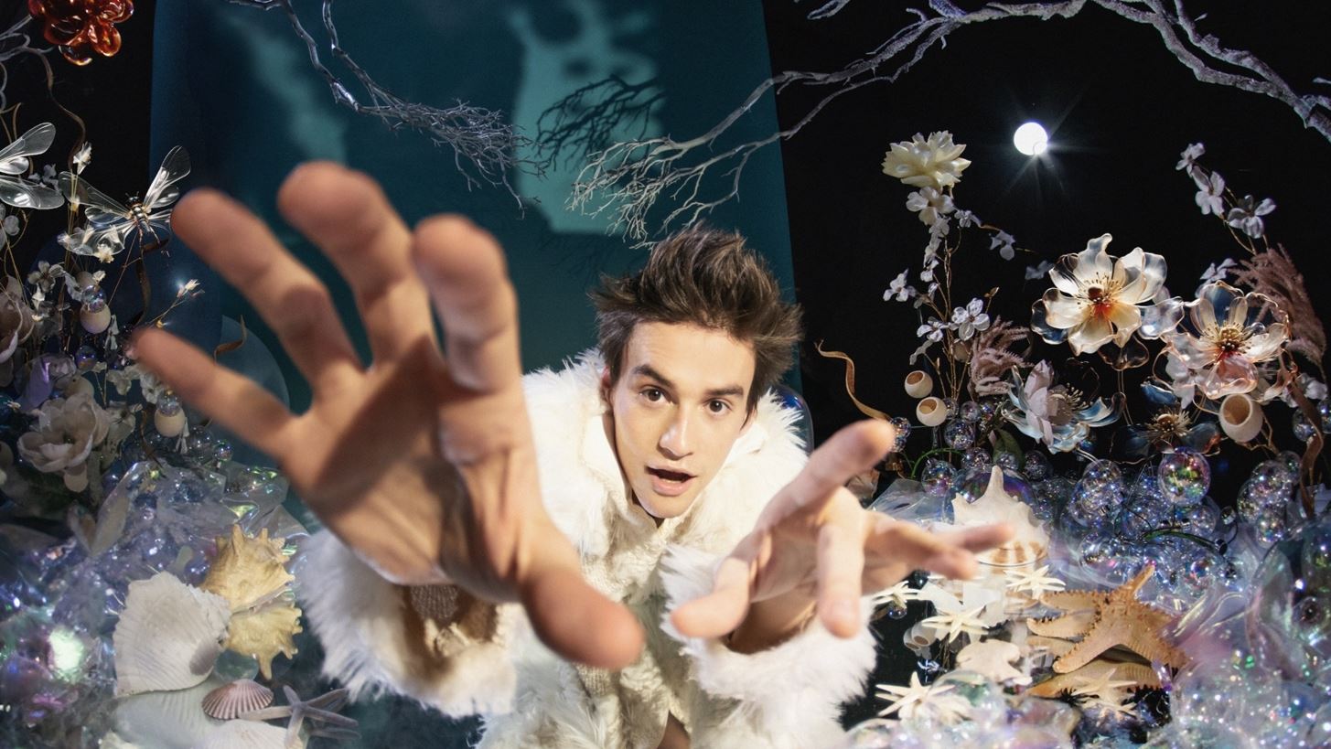 "Ο πολύχρωμος Mozart της Gen Z" έρχεται στον Λυκαβηττό