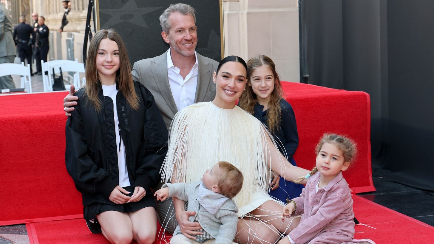 Gal Gadot | A&#x3C0;&#x3AD;&#x3BA;&#x3C4;&#x3B7;&#x3C3;&#x3B5; &#x3C4;&#x3BF; &#x3B1;&#x3C3;&#x3C4;&#x3AD;&#x3C1;&#x3B9; &#x3C4;&#x3B7;&#x3C2; &#x3C3;&#x3C4;&#x3B7; &#x39B;&#x3B5;&#x3C9;&#x3C6;&#x3CC;&#x3C1;&#x3BF; &#x3C4;&#x3B7;&#x3C2; &#x394;&#x3CC;&#x3BE;&#x3B1;&#x3C2;, &#x3AC;&#x3BB;&#x3BB;&#x3B1; &#x3BF;&#x3B9; &#x3BA;&#x3CC;&#x3C1;&#x3B5;&#x3C2; &#x3C4;&#x3B7;&#x3C2; &#x3AD;&#x3BA;&#x3BB;&#x3B5;&#x3C8;&#x3B1;&#x3BD; &#x3C4;&#x3B7;&#x3BD; &#x3C0;&#x3B1;&#x3C1;&#x3AC;&#x3C3;&#x3C4;&#x3B1;&#x3C3;&#x3B7;