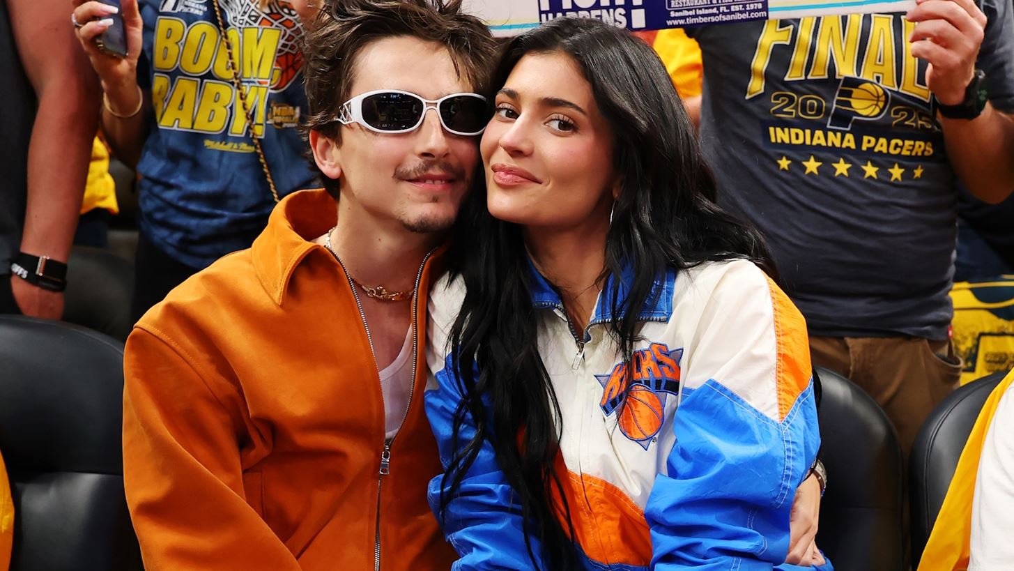 &#x393;&#x3B9;&#x3B1;&#x3C4;&#x3AF; &#x3BF;&#x3B9; fans &#x3C0;&#x3B9;&#x3C3;&#x3C4;&#x3B5;&#x3CD;&#x3BF;&#x3C5;&#x3BD; &#x3CC;&#x3C4;&#x3B9; &#x3BF; Timothee Chalamet &#x3BA;&#x3B1;&#x3B9; &#x3B7; Kylie Jenner &#x3C7;&#x3CE;&#x3C1;&#x3B9;&#x3C3;&#x3B1;&#x3BD;