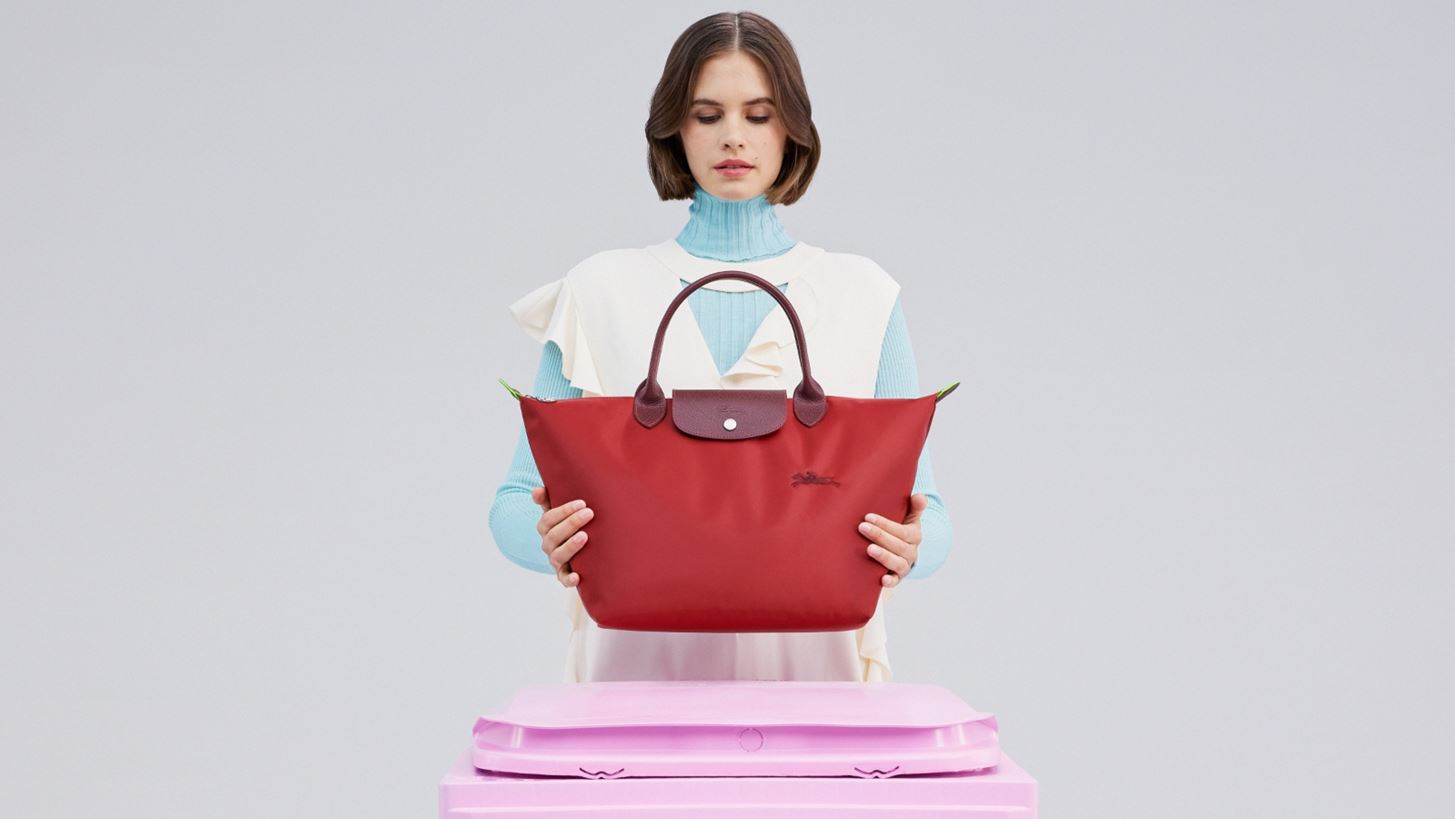 &#x397; Le Pliage&#xAE; &#x3C4;&#x3B7;&#x3C2; Longchamp &#x3B3;&#x3AF;&#x3BD;&#x3B5;&#x3C4;&#x3B1;&#x3B9; &#x3C0;&#x3B9;&#x3BF; &quot;&#x3C0;&#x3C1;&#x3AC;&#x3C3;&#x3B9;&#x3BD;&#x3B7;&quot; &#x3B1;&#x3C0;&#x3CC; &#x3C0;&#x3BF;&#x3C4;&#x3AD;
