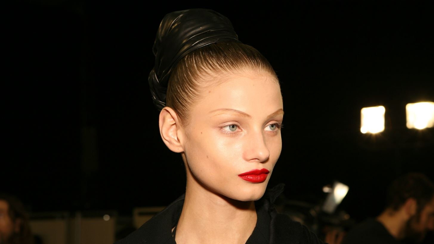 Μια νέα άφιξη στον κόσμο του μακιγιάζ επαναπροσδιορίζει τη σύγχρονη λάμψη