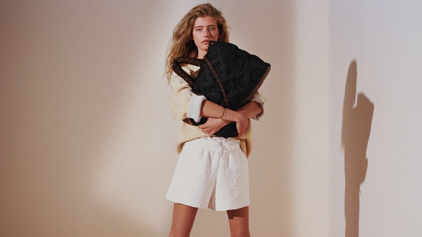 Louis Vuitton | &#x39F;&#x3B9; &#x3BD;&#x3AD;&#x3B5;&#x3C2; LV Pillow bags &#x3B8;&#x3B1; &#x3B3;&#x3AF;&#x3BD;&#x3BF;&#x3C5;&#x3BD; &#x3C4;&#x3BF; &#x3B1;&#x3B3;&#x3B1;&#x3C0;&#x3B7;&#x3BC;&#x3AD;&#x3BD;&#x3BF; &#x3B1;&#x3BE;&#x3B5;&#x3C3;&#x3BF;&#x3C5;&#x3AC;&#x3C1; &#x3C3;&#x3BF;&#x3C5;