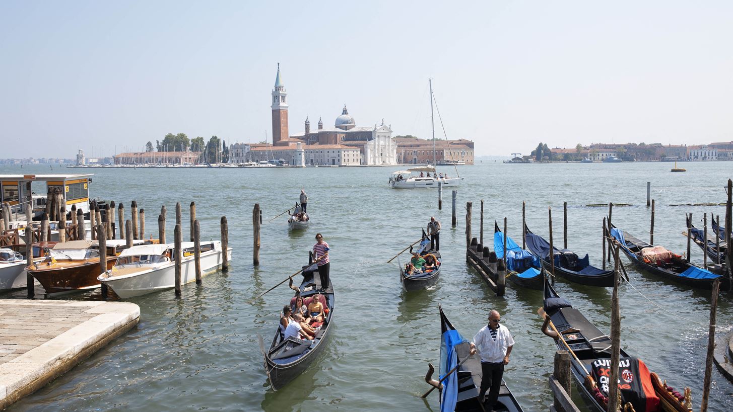 &#x392;&#x3B5;&#x3BD;&#x3B5;&#x3C4;&#x3AF;&#x3B1; | &#x3A4;&#x3BF; &#x3BD;&#x3B5;&#x3C1;&#x3CC; &#x3C3;&#x3C4;&#x3BF; &#x39C;&#x3B5;&#x3B3;&#x3AC;&#x3BB;&#x3BF; &#x39A;&#x3B1;&#x3BD;&#x3AC;&#x3BB;&#x3B9; &#x3AD;&#x3B3;&#x3B9;&#x3BD;&#x3B5; &#x3C6;&#x3C9;&#x3C3;&#x3C6;&#x3BF;&#x3C1;&#x3AF;&#x3B6;&#x3BF;&#x3BD; &#x3C0;&#x3C1;&#x3AC;&#x3C3;&#x3B9;&#x3BD;&#x3BF;! (&#x3C6;&#x3C9;&#x3C4;&#x3BF;)