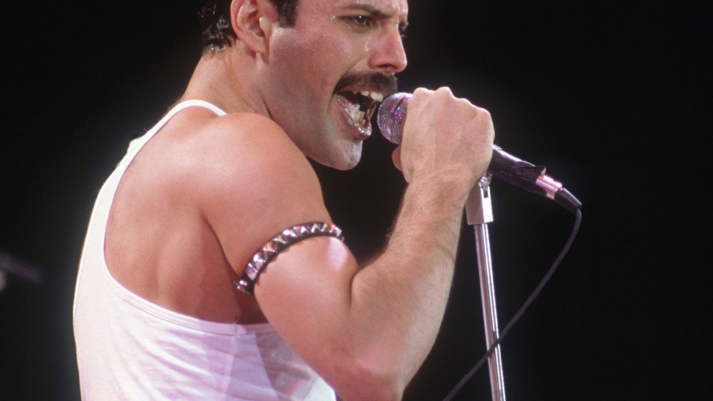 &#x38C;&#x3C4;&#x3B1;&#x3BD; &#x3BF; Freddie Mercury &#x3BC;&#x3B5;&#x3C4;&#x3B1;&#x3BC;&#x3C6;&#x3AF;&#x3B5;&#x3C3;&#x3B5; &#x3C3;&#x3B5; &#x3AC;&#x3BD;&#x3B4;&#x3C1;&#x3B1; &#x3C4;&#x3B7;&#x3BD; &#x3C0;&#x3C1;&#x3B9;&#x3B3;&#x3BA;&#x3AF;&#x3C0;&#x3B9;&#x3C3;&#x3C3;&#x3B1; Diana &#x3B3;&#x3B9;&#x3B1; &#x3BD;&#x3B1; &#x3BC;&#x3C0;&#x3BF;&#x3C5;&#x3BD; &#x3C3;&#x3B5; gay club