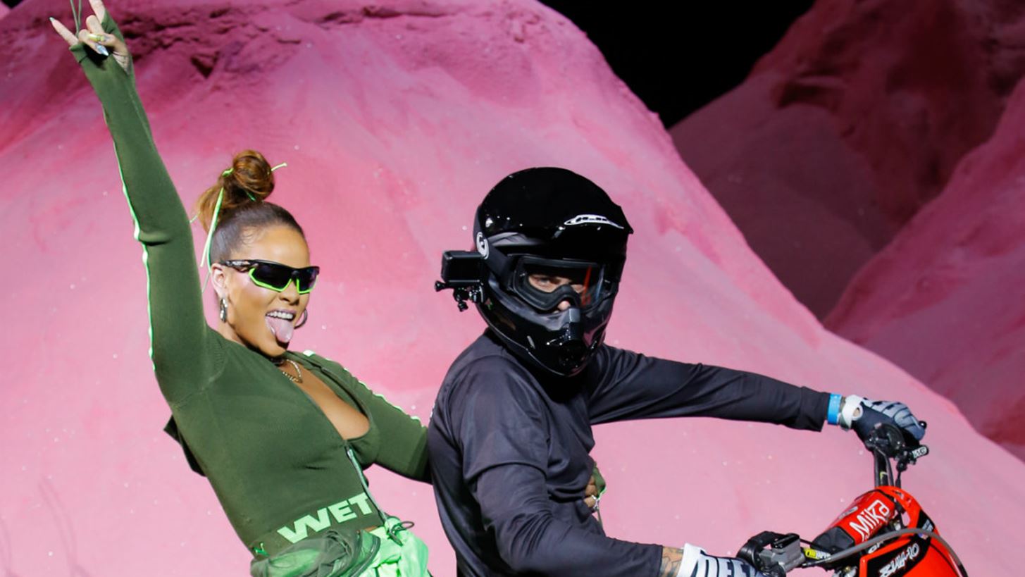 Ankle Strap Fenty x PUMA: &#x3A4;&#x3B1; &#x3BD;&#x3AD;&#x3B1; sneakers &#x3C0;&#x3BF;&#x3C5; &#x3C3;&#x3C7;&#x3B5;&#x3B4;&#x3AF;&#x3B1;&#x3C3;&#x3B5; &#x3B7; Rihanna &#x3BE;&#x3B5;&#x3C0;&#x3B5;&#x3C1;&#x3BD;&#x3BF;&#x3CD;&#x3BD; &#x3BA;&#x3AC;&#x3B8;&#x3B5; &#x3C0;&#x3C1;&#x3BF;&#x3C3;&#x3B4;&#x3BF;&#x3BA;&#x3AF;&#x3B1;