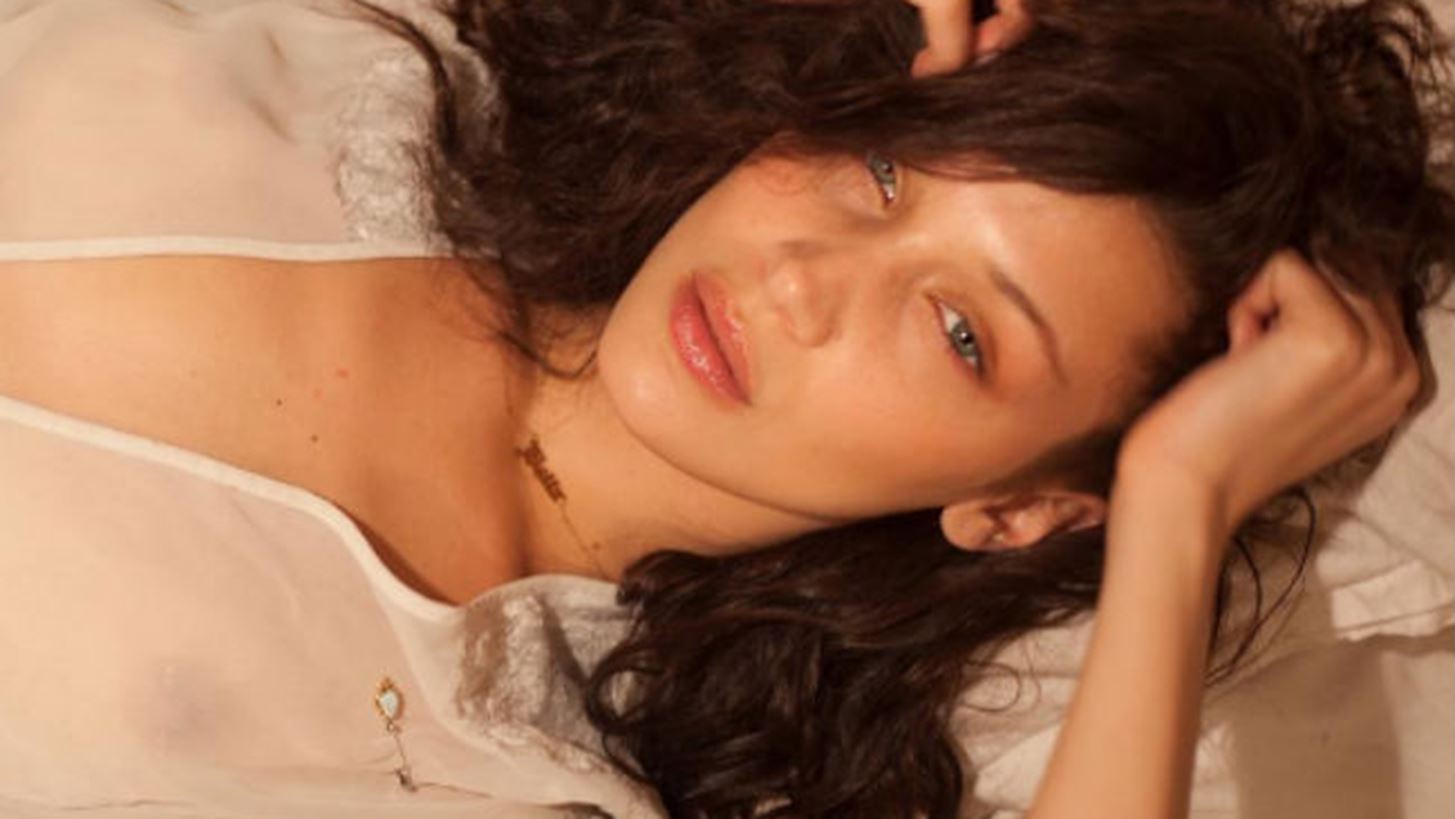Bella Hadid: &#x394;&#x3AF;&#x3BD;&#x3B5;&#x3B9; &#x3BC;&#x3AF;&#x3B1; &#x3B3;&#x3B5;&#x3CD;&#x3C3;&#x3B7; &#x3B1;&#x3C0;&#x3CC; &#x3C4;&#x3B7; &#x3C3;&#x3C5;&#x3BB;&#x3BB;&#x3BF;&#x3B3;&#x3AE; &#x3C1;&#x3BF;&#x3CD;&#x3C7;&#x3C9;&#x3BD; &#x3C4;&#x3B7;&#x3C2;