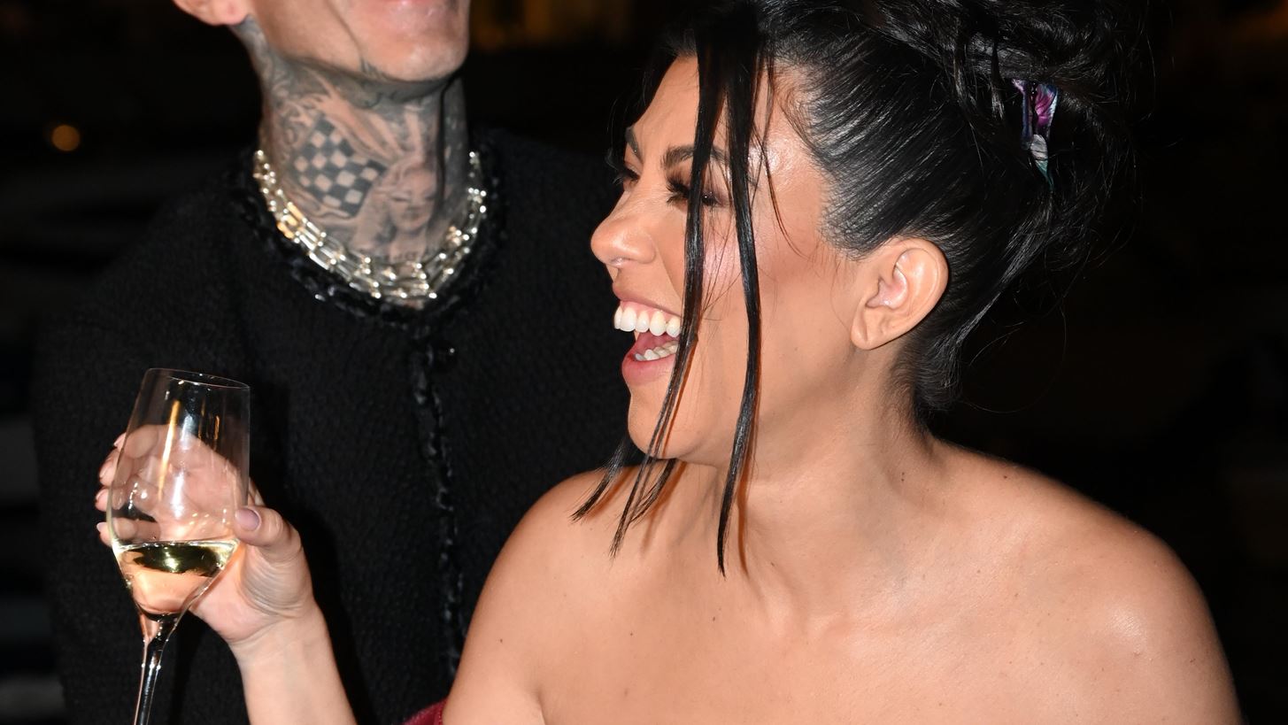 Kourtney Kardashian &#x3BA;&#x3B1;&#x3B9; Travis Barker | &#x391;&#x3C0;&#x3BF;&#x3BA;&#x3AC;&#x3BB;&#x3C5;&#x3C8;&#x3B1;&#x3BD; &#x3C4;&#x3BF; &#x3C6;&#x3CD;&#x3BB;&#x3BF; &#x3C4;&#x3BF;&#x3C5; &#x3BC;&#x3C9;&#x3C1;&#x3BF;&#x3CD; &#x3C4;&#x3BF;&#x3C5;&#x3C2; &#x3BC;&#x3B5; &#x3AD;&#x3BD;&#x3B1; &#x3C4;&#x3C1;&#x3C5;&#x3C6;&#x3B5;&#x3C1;&#x3CC; &#x3B2;&#x3AF;&#x3BD;&#x3C4;&#x3B5;&#x3BF;