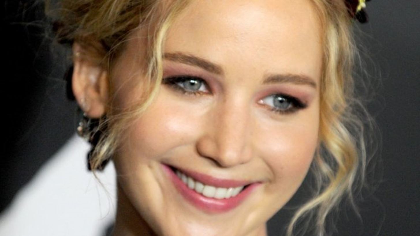 Jennifer Lawrence: &#x393;&#x3B9;&#x3B1;&#x3C4;&#x3AF; &#x3B1;&#x3C5;&#x3C4;&#x3AE; &#x3C0;&#x3B9;&#x3C3;&#x3C4;&#x3B5;&#x3CD;&#x3BF;&#x3C5;&#x3BC;&#x3B5; &#x3CC;&#x3C4;&#x3B9; &#x3B5;&#x3AF;&#x3BD;&#x3B1;&#x3B9; &#x3B7; &#x3BA;&#x3B1;&#x3BB;&#x3CD;&#x3C4;&#x3B5;&#x3C1;&#x3B7; beauty &#x3B5;&#x3BC;&#x3C6;&#x3AC;&#x3BD;&#x3B9;&#x3C3;&#x3AE; &#x3C4;&#x3B7;&#x3C2;