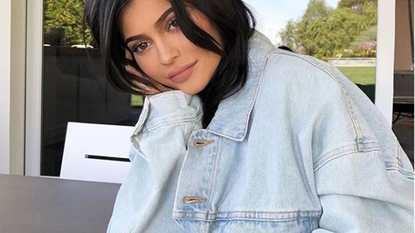 Kylie Jenner | &#x397; &#x3BD;&#x3AD;&#x3B1; &#x3B8;&#x3B5;&#x3C9;&#x3C1;&#x3AF;&#x3B1; &#x3C4;&#x3C9;&#x3BD; &#x3C6;&#x3B1;&#x3BD; &#x3B3;&#x3B9;&#x3B1; &#x3C4;&#x3BF; &#x3CC;&#x3BD;&#x3BF;&#x3BC;&#x3B1; &#x3C4;&#x3B7;&#x3C2; &#x3BD;&#x3B5;&#x3BF;&#x3B3;&#x3AD;&#x3BD;&#x3BD;&#x3B7;&#x3C4;&#x3B7;&#x3C2; &#x3BA;&#x3CC;&#x3C1;&#x3B7;&#x3C2; &#x3C4;&#x3B7;&#x3C2;