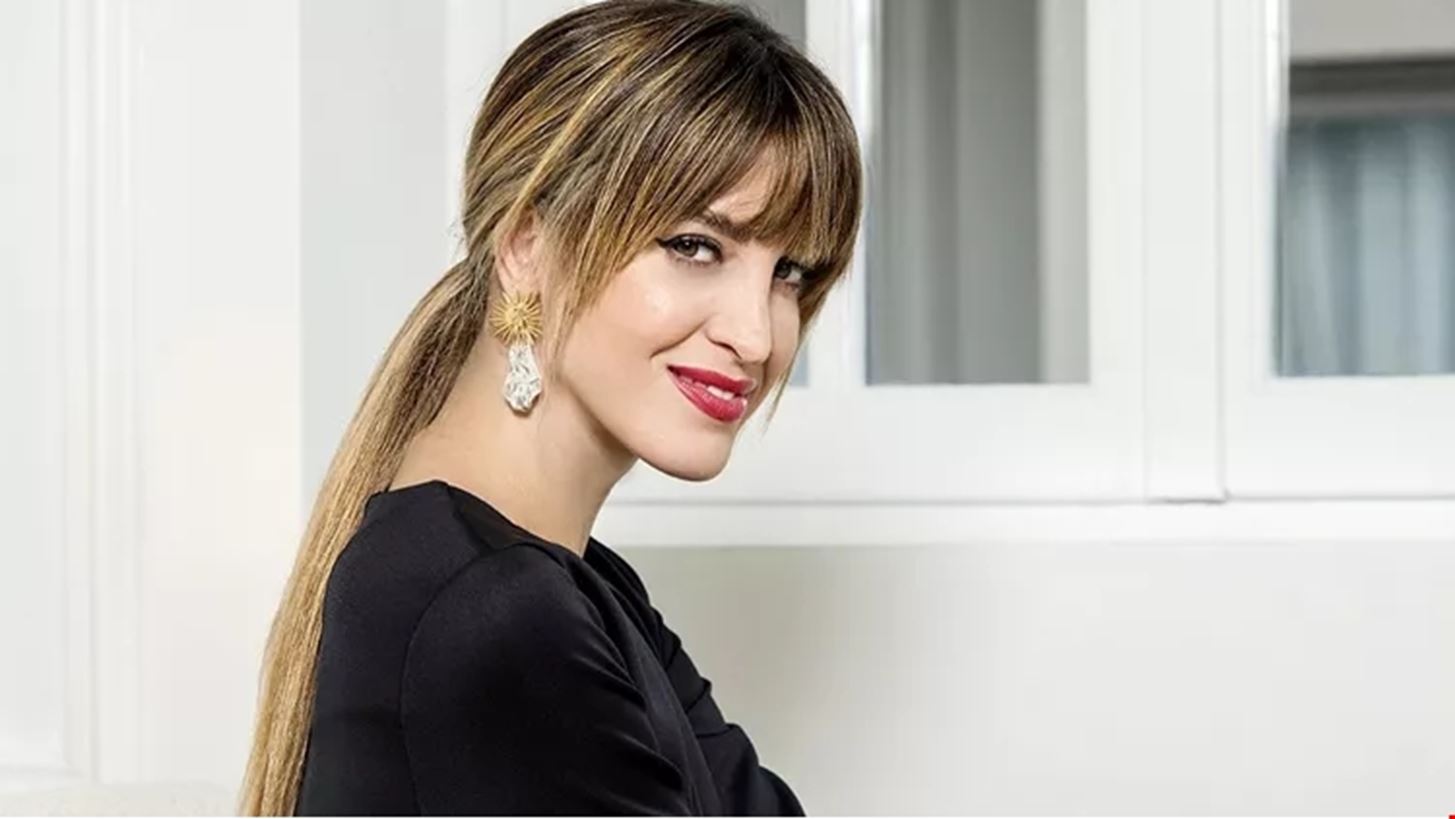Festive Hairstyles | &#x39F; &#x3AC;&#x3C3;&#x3C3;&#x3BF;&#x3C2; &#x3C3;&#x3C4;&#x3BF; &#x3BC;&#x3B1;&#x3BD;&#x3AF;&#x3BA;&#x3B9; &#x3BA;&#x3AC;&#x3B8;&#x3B5; fashionista &#x3B3;&#x3B9;&#x3B1; &#x3B5;&#x3BD;&#x3C4;&#x3C5;&#x3C0;&#x3C9;&#x3C3;&#x3B9;&#x3B1;&#x3BA;&#x3AC; &#x3B3;&#x3B9;&#x3BF;&#x3C1;&#x3C4;&#x3B9;&#x3BD;&#x3AC; &#x3C7;&#x3C4;&#x3B5;&#x3BD;&#x3AF;&#x3C3;&#x3BC;&#x3B1;&#x3C4;&#x3B1;