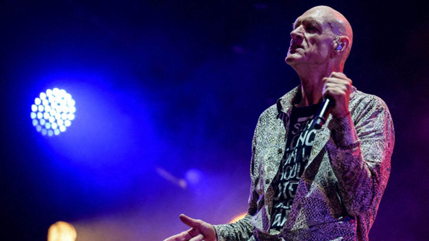 Bones Hillman | &#x3A0;&#x3AD;&#x3B8;&#x3B1;&#x3BD;&#x3B5; &#x3BF; &#x3BC;&#x3C0;&#x3B1;&#x3C3;&#x3AF;&#x3C3;&#x3C4;&#x3B1;&#x3C2; &#x3BA;&#x3B1;&#x3B9; &#x3C4;&#x3C1;&#x3B1;&#x3B3;&#x3BF;&#x3C5;&#x3B4;&#x3B9;&#x3C3;&#x3C4;&#x3AE;&#x3C2; &#x3C4;&#x3C9;&#x3BD; Midnight Oil