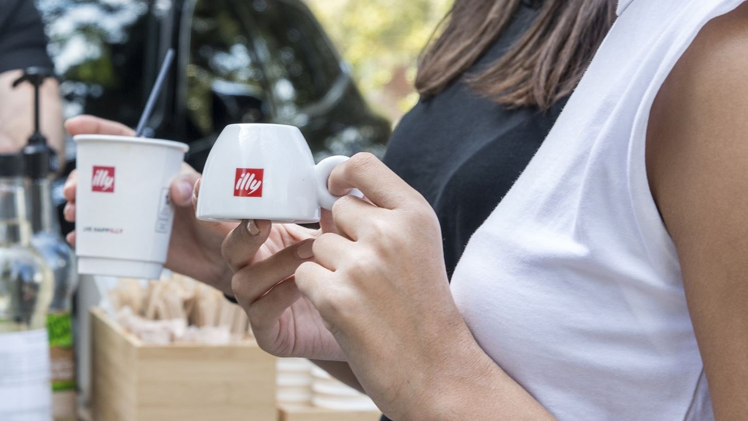 #cupsidedown | &#x39F; &#x3BA;&#x3B1;&#x3C6;&#x3AD;&#x3C2; &#x3AC;&#x3BB;&#x3BB;&#x3B1;&#x3BE;&#x3B5; ... &#x3BF;&#x3C0;&#x3C4;&#x3B9;&#x3BA;&#x3AE; &#x3B3;&#x3C9;&#x3BD;&#x3AF;&#x3B1; &#x3BA;&#x3B1;&#x3B9; &#x3BC;&#x3AC;&#x3C2; &#x3C7;&#x3AC;&#x3C1;&#x3B9;&#x3C3;&#x3B5; &#x3C4;&#x3BF; &#x3BA;&#x3B1;&#x3BB;&#x3CD;&#x3C4;&#x3B5;&#x3C1;&#x3BF; &#x3BE;&#x3B5;&#x3BA;&#x3AF;&#x3BD;&#x3B7;&#x3BC;&#x3B1; &#x3C3;&#x3C4;&#x3B7;&#x3BD; &#x3B7;&#x3BC;&#x3AD;&#x3C1;&#x3B1; &#x3BC;&#x3B1;&#x3C2;