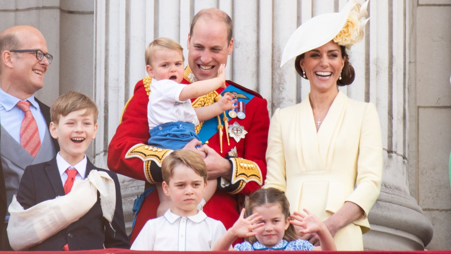 Trooping the Colour 2019: &#x39F;&#x3B9; &#x3C6;&#x3C9;&#x3C4;&#x3BF;&#x3B3;&#x3C1;&#x3B1;&#x3C6;&#x3AF;&#x3B5;&#x3C2; &#x3B1;&#x3C0;&#x3CC; &#x3C4;&#x3B7;&#x3BD; &#x3B5;&#x3C4;&#x3AE;&#x3C3;&#x3B9;&#x3B1; &#x3C4;&#x3B5;&#x3BB;&#x3B5;&#x3C4;&#x3AE; &#x3B3;&#x3B9;&#x3B1; &#x3C4;&#x3B1; &#x3B3;&#x3B5;&#x3BD;&#x3AD;&#x3B8;&#x3BB;&#x3B9;&#x3B1; &#x3C4;&#x3B7;&#x3C2; &#x3B2;&#x3B1;&#x3C3;&#x3AF;&#x3BB;&#x3B9;&#x3C3;&#x3C3;&#x3B1;&#x3C2; &#x395;&#x3BB;&#x3B9;&#x3C3;&#x3AC;&#x3B2;&#x3B5;&#x3C4;
