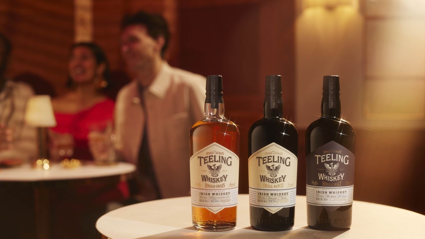 Teeling Irish Whiskey | &#x388;&#x3BD;&#x3B1; &#x3B9;&#x3C1;&#x3BB;&#x3B1;&#x3BD;&#x3B4;&#x3AD;&#x3B6;&#x3B9;&#x3BA;&#x3BF; &#x3BF;&#x3C5;&#x3AF;&#x3C3;&#x3BA;&#x3B9; &#x3C0;&#x3BF;&#x3C5; &#x3C6;&#x3AD;&#x3C1;&#x3BD;&#x3B5;&#x3B9; &#x3C4;&#x3B7;&#x3BD; &#x3C0;&#x3B1;&#x3C1;&#x3AC;&#x3B4;&#x3BF;&#x3C3;&#x3B7; &#x3C3;&#x3C4;&#x3BF; &#x3C3;&#x3AE;&#x3BC;&#x3B5;&#x3C1;&#x3B1;