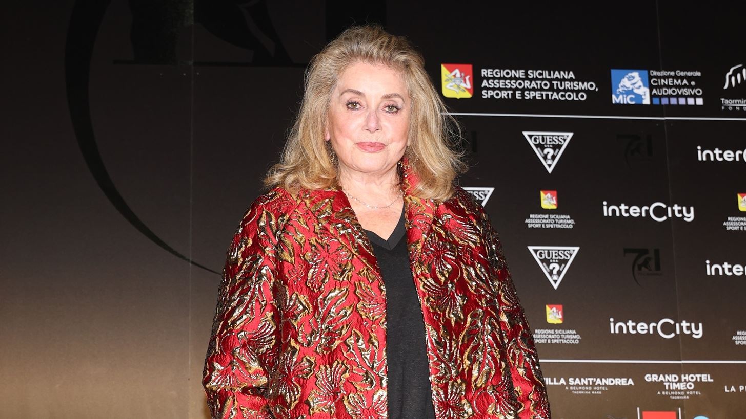 Catherine Deneuve | &#x393;&#x3B9;&#x3B1;&#x3C4;&#x3AF; &#x3B4;&#x3B5;&#x3BD; &#x3B8;&#x3AD;&#x3BB;&#x3B5;&#x3B9; &#x3BD;&#x3B1; &#x3BC;&#x3B9;&#x3BB;&#x3AC;&#x3B5;&#x3B9; &#x3B3;&#x3B9;&#x3B1; &#x3C4;&#x3BF; &#x3BA;&#x3AF;&#x3BD;&#x3B7;&#x3BC;&#x3B1; #MeToo