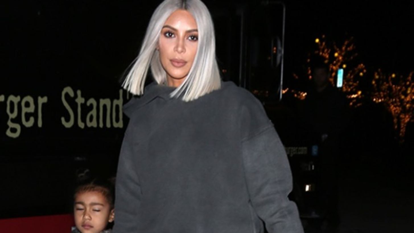 Kim Kardashian- Shakira: &#x3A0;&#x3BF;&#x3CD; &#x3C4;&#x3B9;&#x3C2; &#x3B5;&#x3BD;&#x3C4;&#x3CC;&#x3C0;&#x3B9;&#x3C3;&#x3B5; &#x3BF; &#x3C6;&#x3C9;&#x3C4;&#x3BF;&#x3B3;&#x3C1;&#x3B1;&#x3C6;&#x3B9;&#x3BA;&#x3CC;&#x3C2; &#x3C6;&#x3B1;&#x3BA;&#x3CC;&#x3C2;;