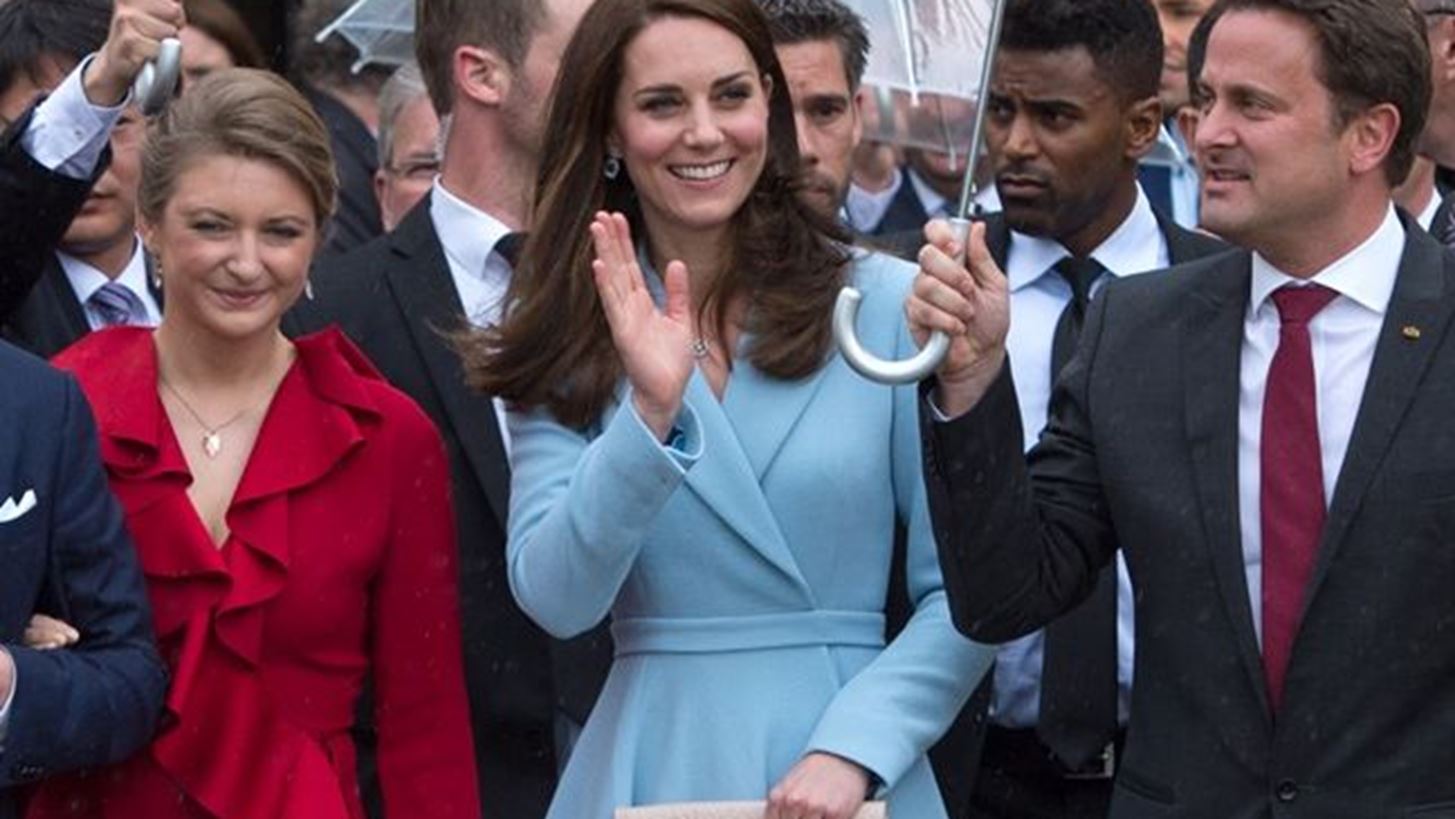 Victoria Beckham-Kate Middleton: &#x3A0;&#x3BF;&#x3CD; &#x3C4;&#x3B9;&#x3C2; &#x3C3;&#x3C5;&#x3BD;&#x3AD;&#x3BB;&#x3B1;&#x3B2;&#x3B5; &#x3BF; &#x3C6;&#x3C9;&#x3C4;&#x3BF;&#x3B3;&#x3C1;&#x3B1;&#x3C6;&#x3B9;&#x3BA;&#x3CC;&#x3C2; &#x3C6;&#x3B1;&#x3BA;&#x3CC;&#x3C2;;